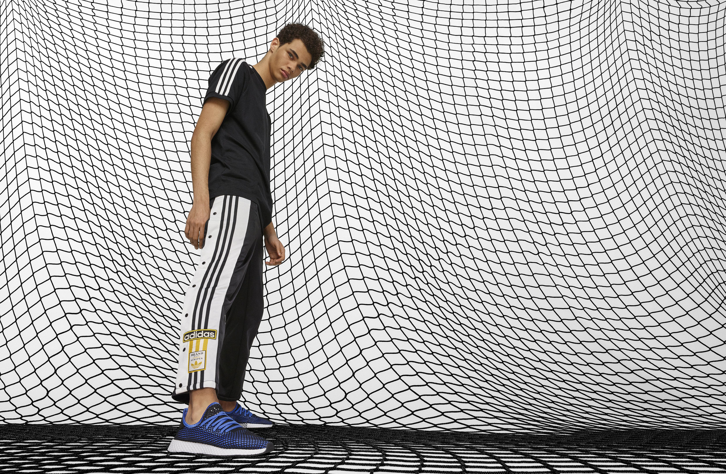FW18_DEERUPT_DIRECTIONAL+_B41764_MALE_001_02092_RGB.jpg