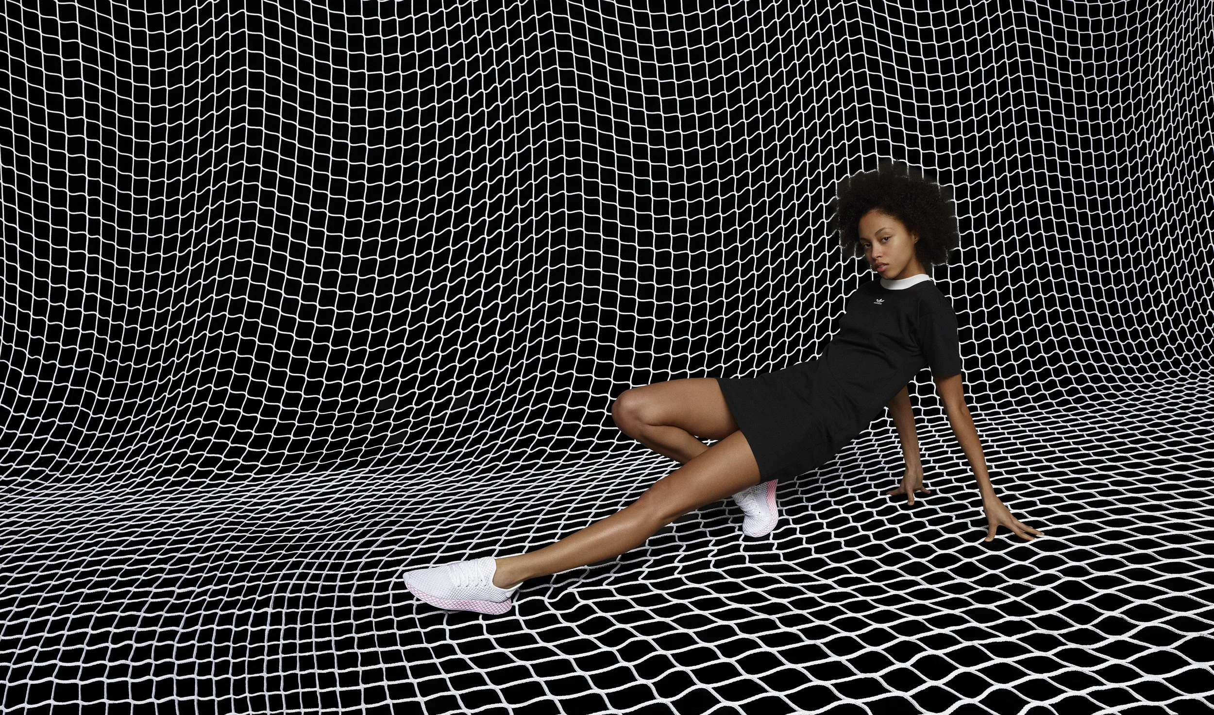 FW18_DEERUPT_FOUNDATION+_B37601_FEMALE_004_00072_RGB.jpg