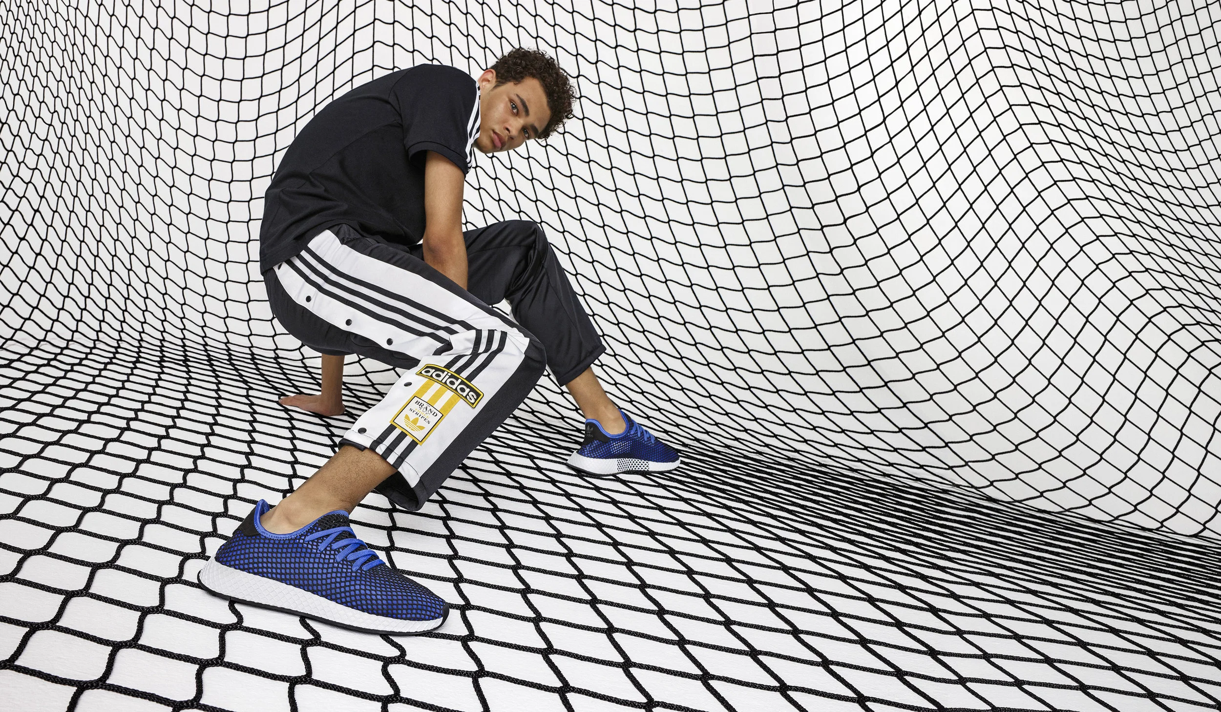 FW18_DEERUPT_DIRECTIONAL+_B41764_MALE_001_02117_RGB.jpg