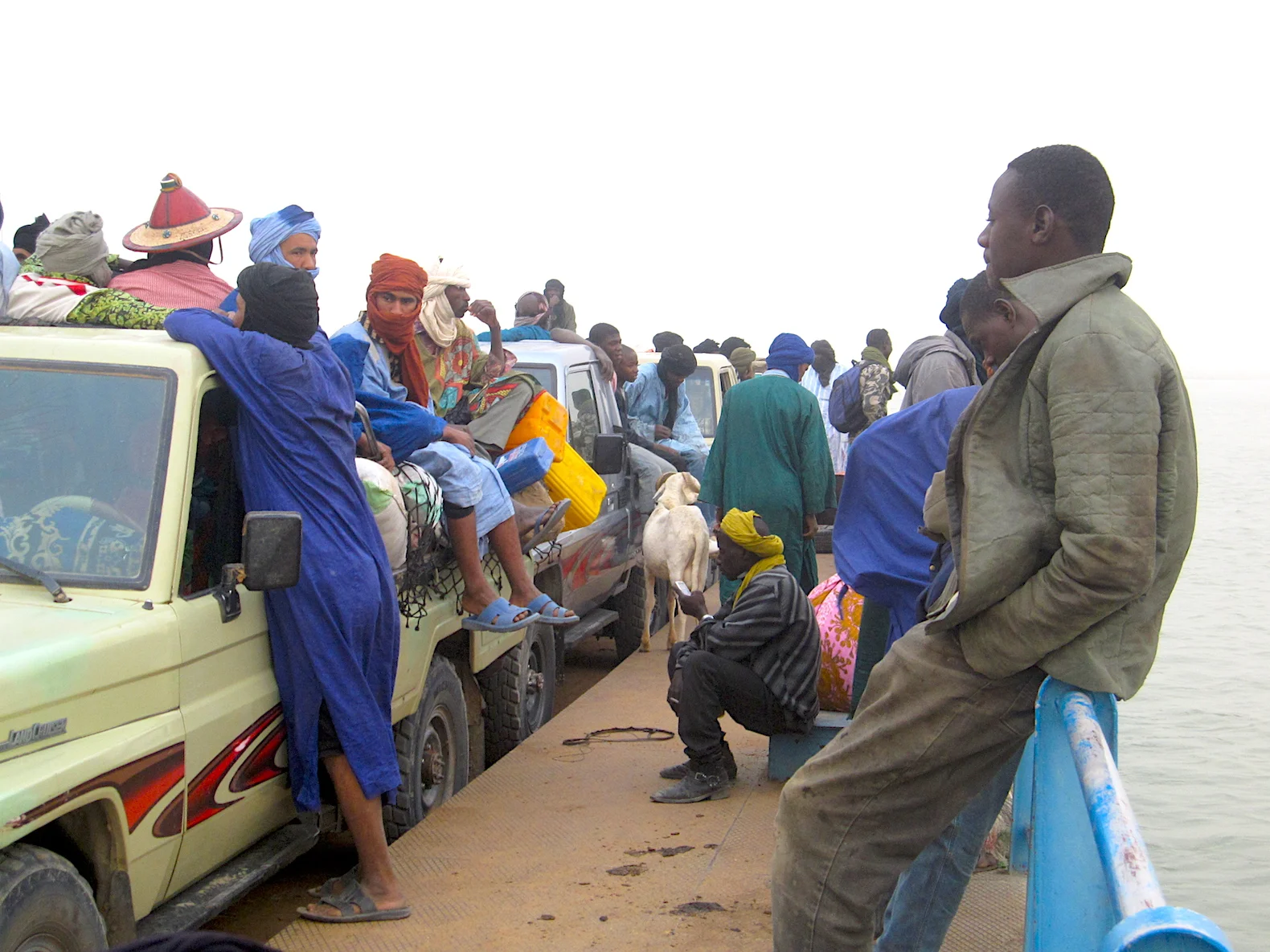 Balsa saindo de Timbuktu. Se você tem pavor de turistas, esse é o lugar para você. Foto: Patti Neves