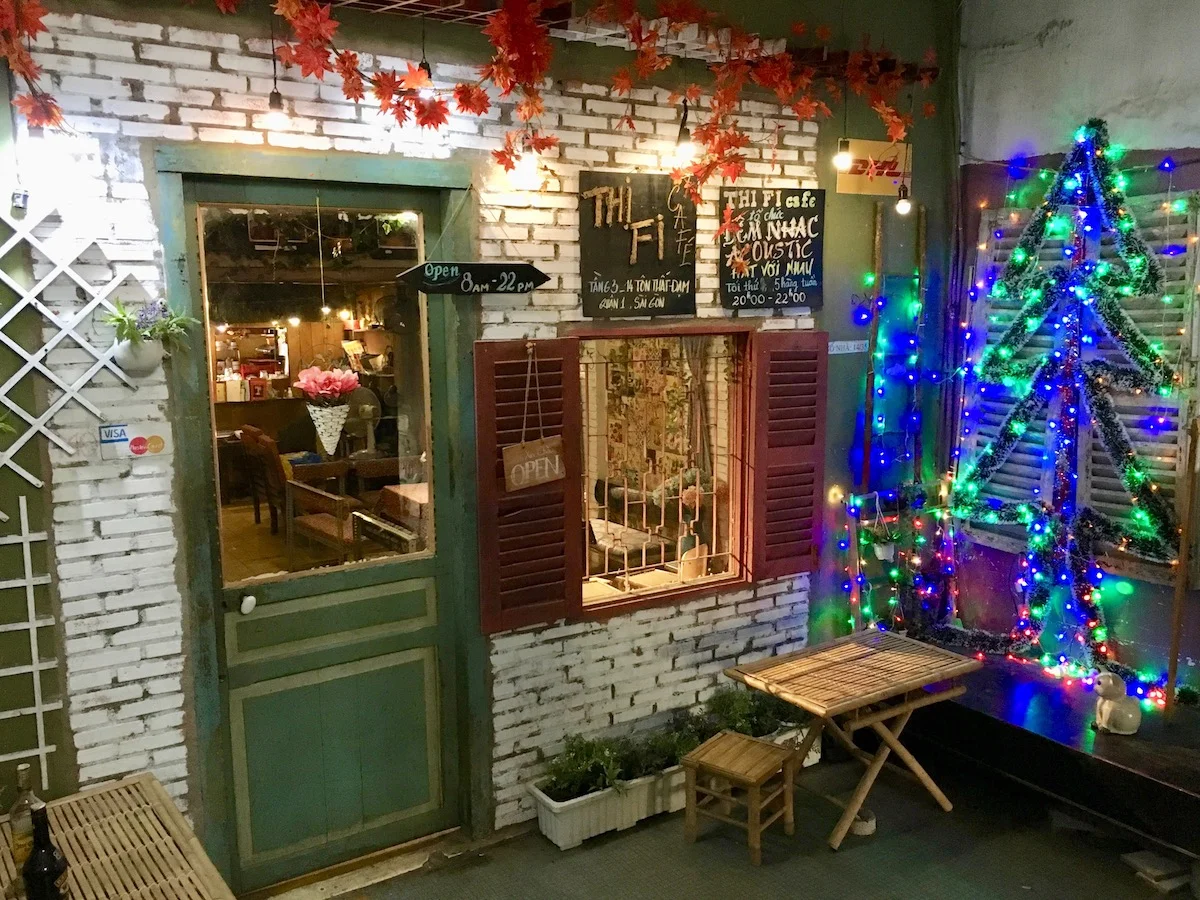 Ho ho ho, bem diferente essa decô. Café em Ho Chi Minh. Foto: Pati Neves
