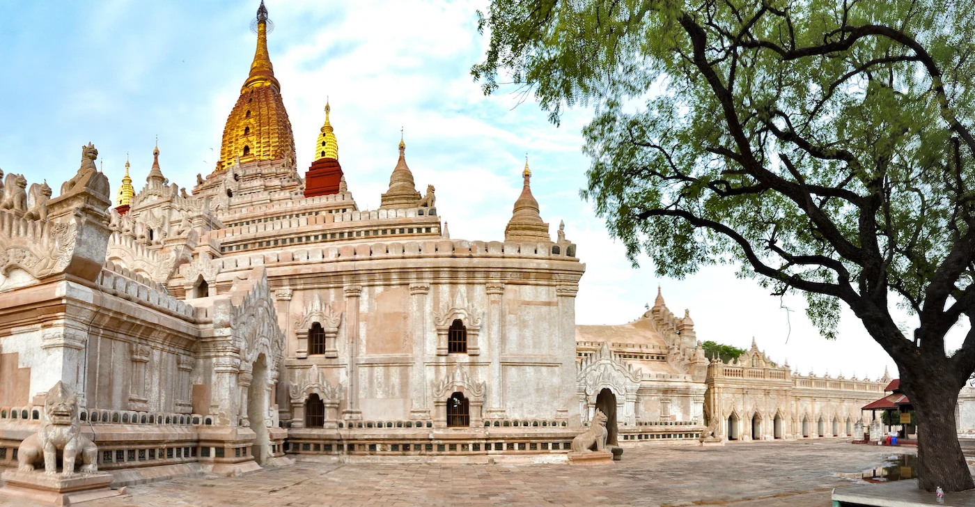 Lateral do Ananda temple, Bagan. David Mattatia