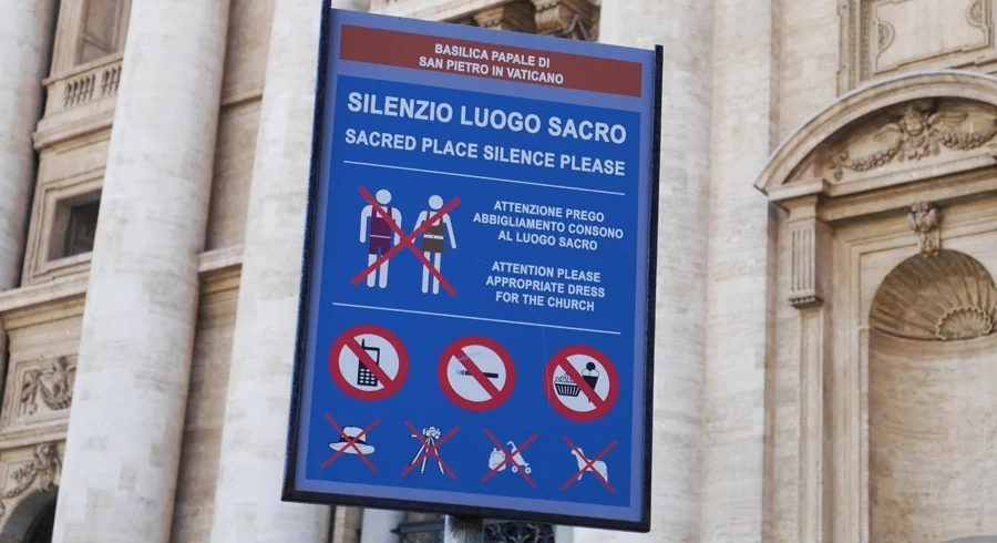 Critérios de entrada no Vaticano. Crédito: caderno de viagem
