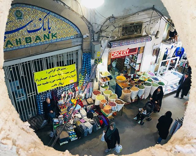 These days in Esfahan have been out of a movie 😍
Yesterday we took a gastronomic tour around the bazaar sampling food with @persianfoodtour and @elli.mni77!
Authentic food and hidden gems all the way!
We simply loved it. Swipe to see more...
.
.
.
.
Ontem foi dia de subir no teto dos mercados e explorar a área central (foto tirada da clarabóia do bazaar de Esfahan)! A @elli.mni77 nos levou em vários lugares bacanas, e nos ofereceu um delicioso passeio pelo bazaar como parte do nosso @persianfoodtour 😋
Coisa de filme! Recomendo demais...
.
.
.
.

#persianfoodtour #iranianfoods #halfoftheworld #urbex #persianfood #urbexphotography #bazaar #bazarebozorgesfahan #persian_art #persian_foods 
#iranianfood #iran #iranians #esfahan #isfahan #delishkitchen #blogsdeviagem #delishfood #beautifuldestinations #halfoftheworldtour
#amazingplaces #travelblogging #comidairaniana 
#streetphotograph #streetphoto_iran 
#dreamdestination #foody #healthyfood #foodspiration #brasileiraspelomundo