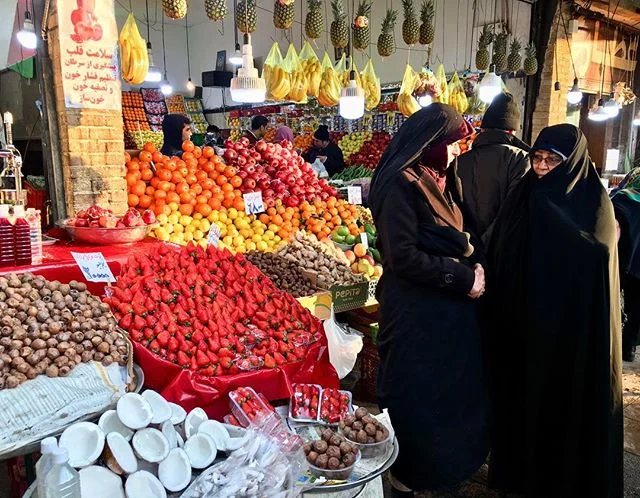 Because we are never tired of bazaars, there will be too many posts about it.
And btw do NOT miss Tajrish when in Teheran 🇮🇷
Already in our TOP 10!
.
.
.
Porque a gente ama mercados, vai ter chuva de posts com esse tema. E pra quem vai a Teerã fica a dica: Tajrish é o bazaar mais sensacional da cidade!
Já está na nossa lista top 10+ .
.
.
.
#tajrish #tajrishbazaar #teheran #iran #iranianfood #pictureoftheday #bazaar #blogsdeviagem #amazingdestinations #beautifuldestinations 
#amazingplaces #aroundtheworldtrip
#meucliqueestadao #theglobevacationer
#dreamdestination