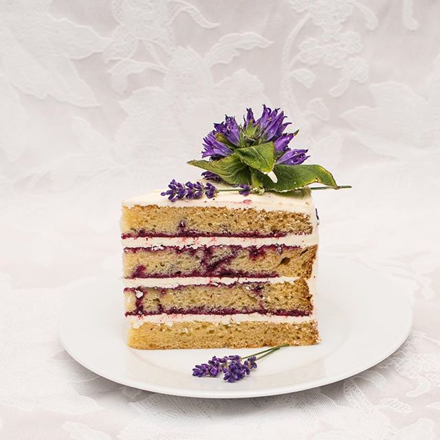 Perfect Slice! Blackberry Lavender Cake with White Chocolate Swiss Buttercream
My version of Tieghan Gerard&lsquo;s at Half Baked Harvest
.
.
#perfectslice #blackberrylavender #summerberries #blackberrylavenderjam #whitechocolate #buttercream #kimber