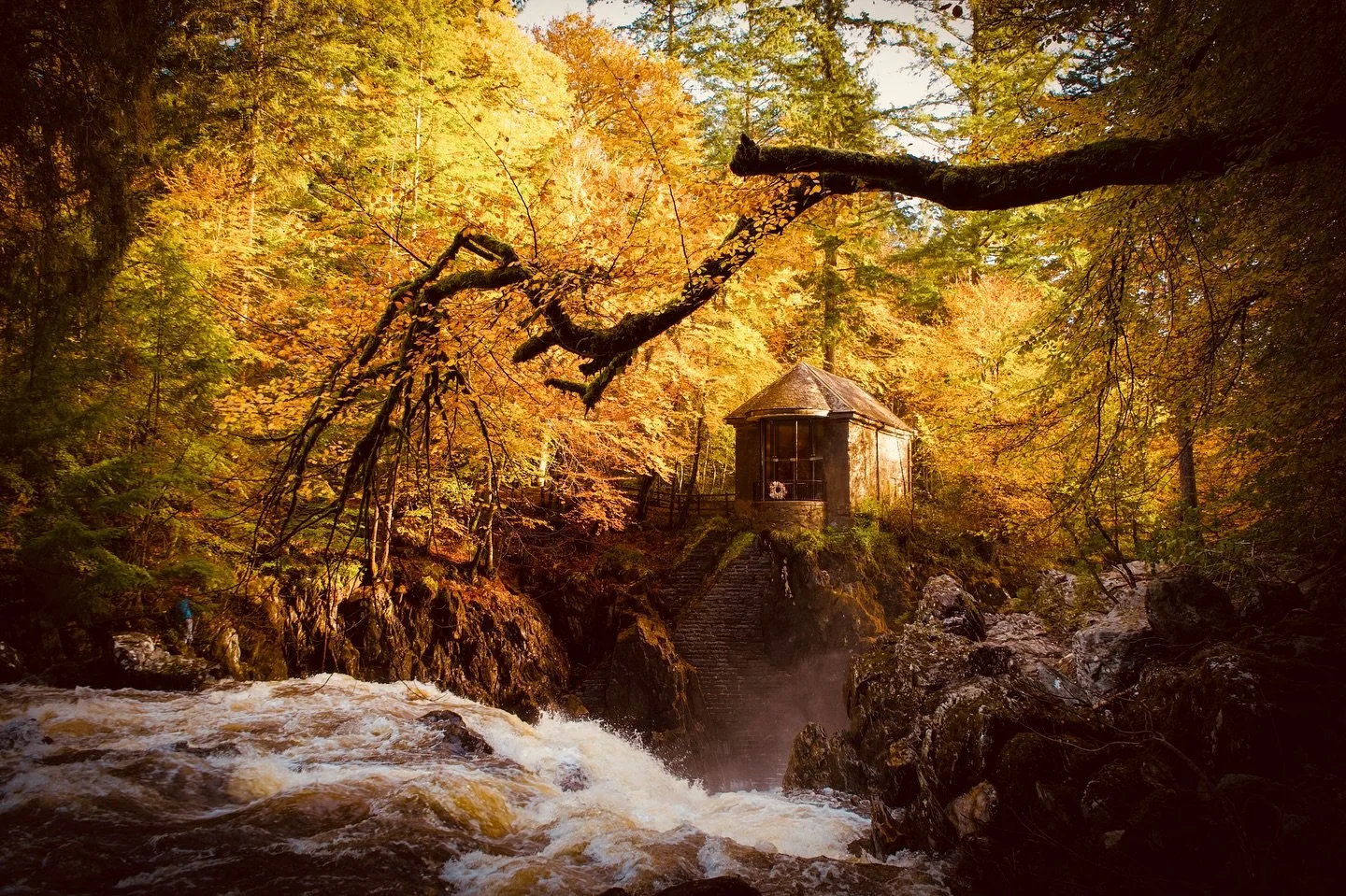 Ossian&rsquo;s Hall, Dunkeld. 

#dunkeld #scotland #theperthshiremagazine #perthshire.