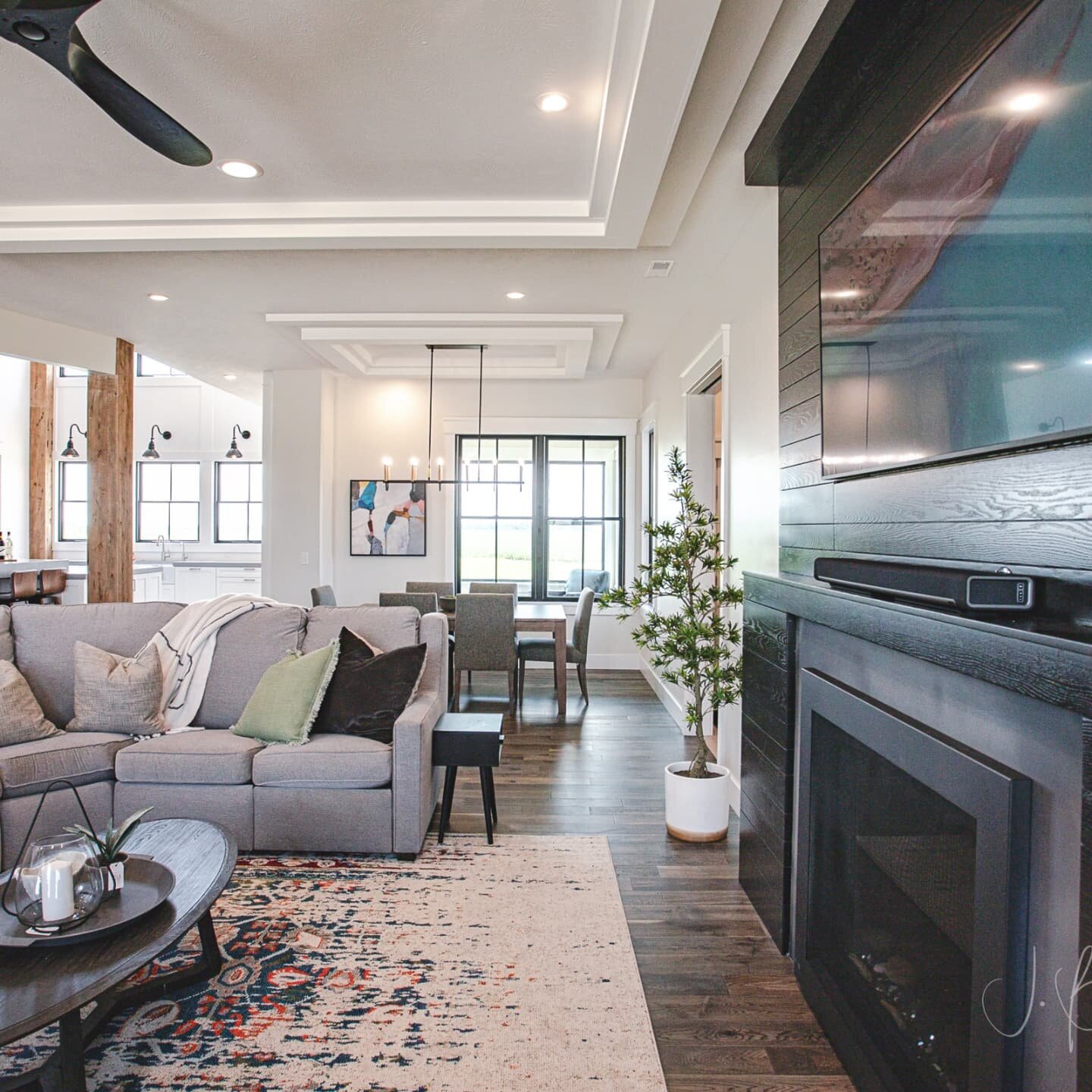 Open plan homes are a new standard,  but make sure you create space definition on some way.  Here we used ceiling trim to define the living room and the dining space subtly. 

#omahaconstruction #interiordesigner #nebraskaphotographer #nebraskalife #