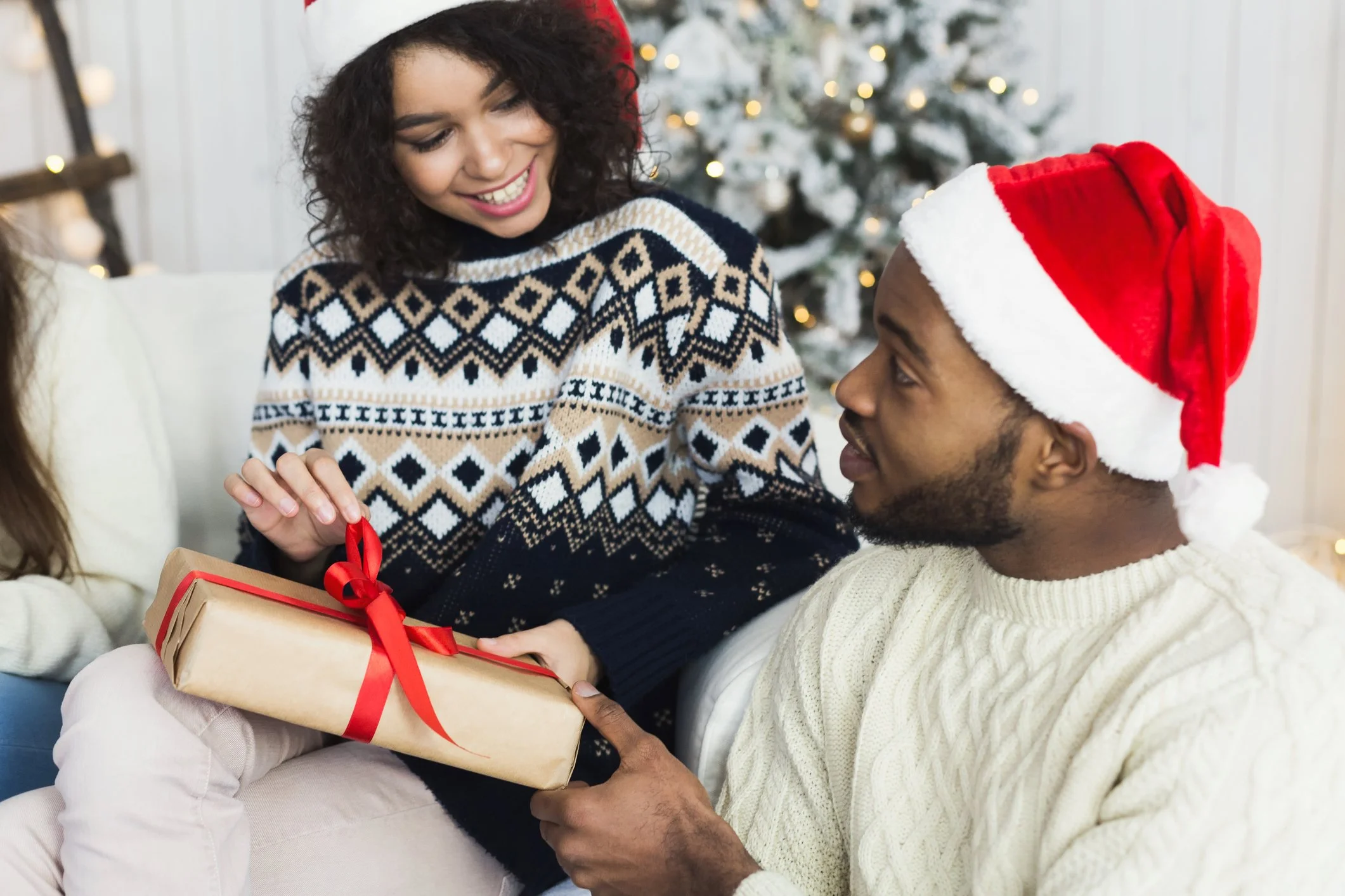 Holiday Gift-Giving When You’re Dating Someone New: How Not to Make it Weird