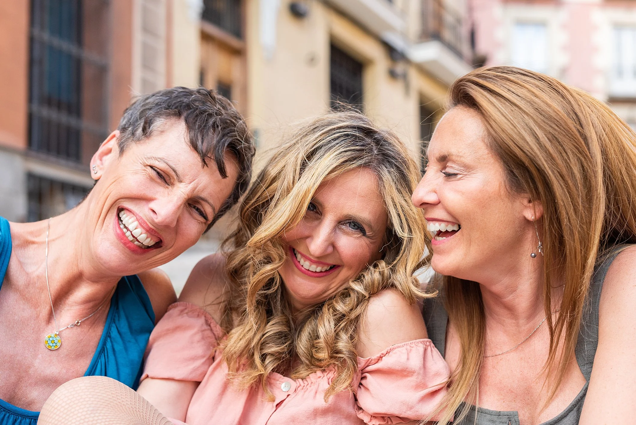 How to Pick the Perfect Dating Wingman or Wingwoman