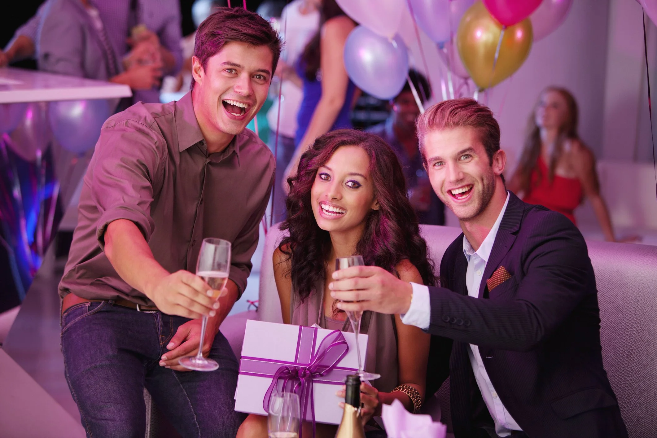 Is It a Relationship Red Flag When a Woman Has Male Friends?