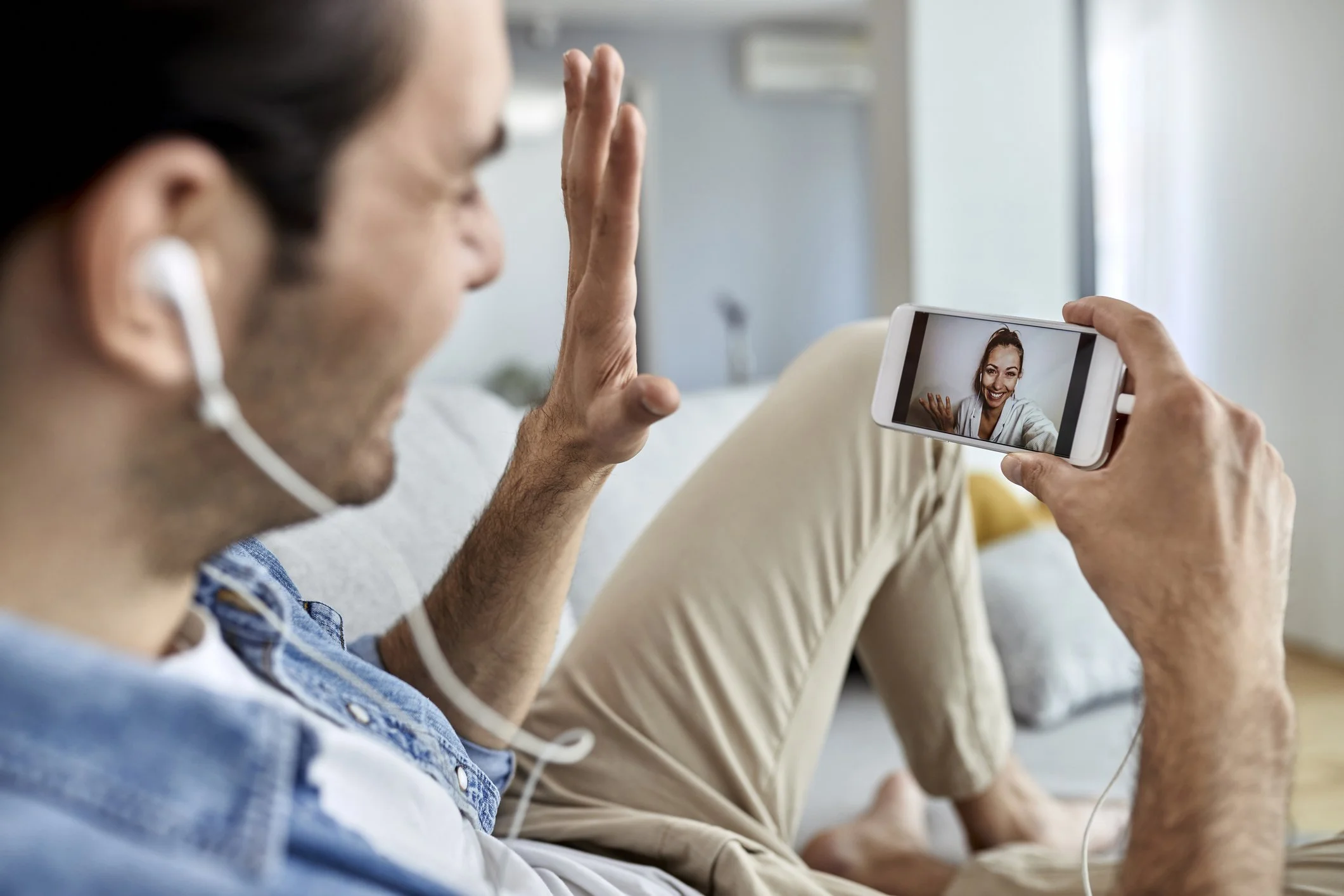 Bridging the Gap: 10 Ingredients for a Happy and Healthy Long-Distance Relationship