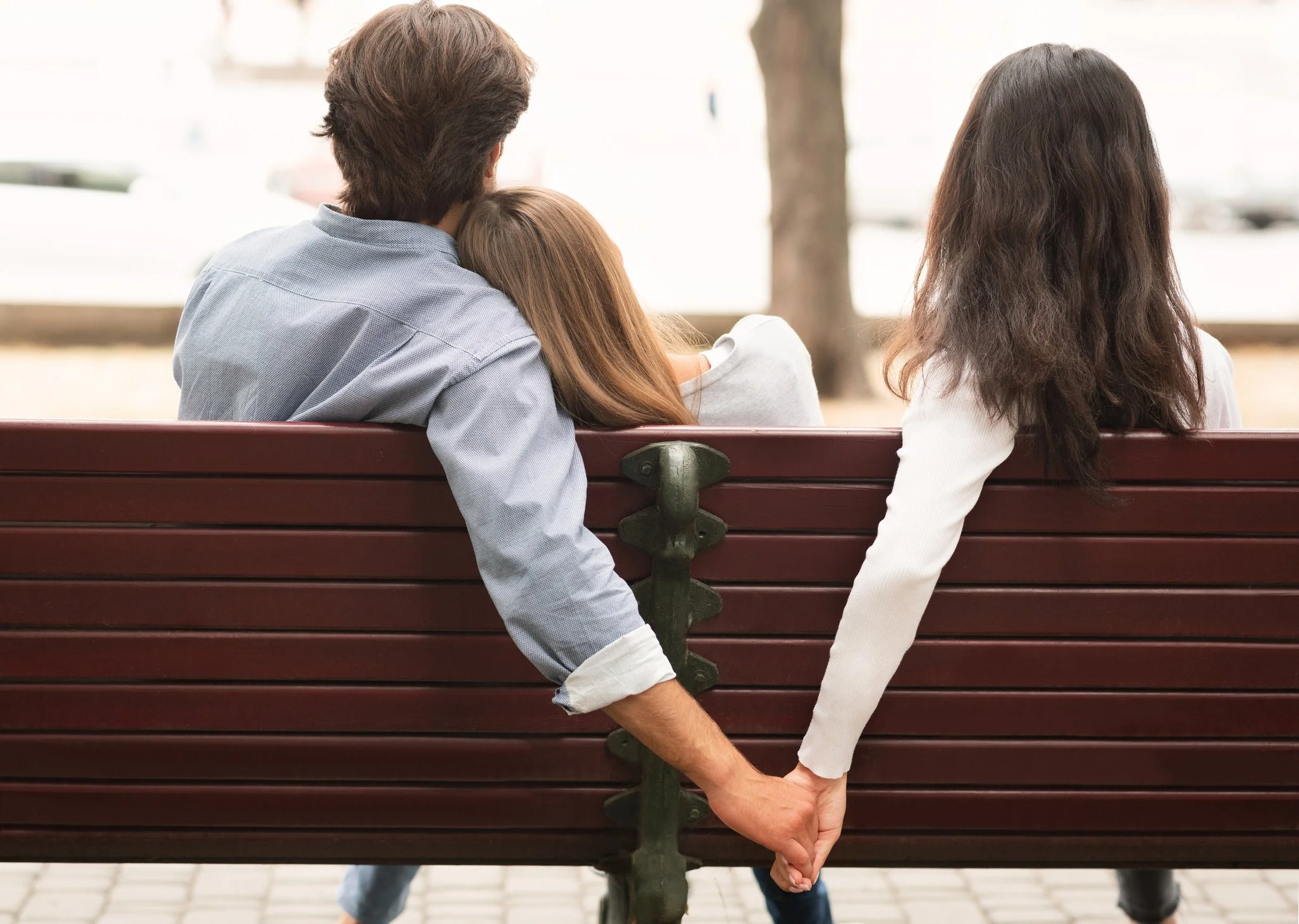 Should I Tell a Woman Her Spouse or Partner Is Cheating? 