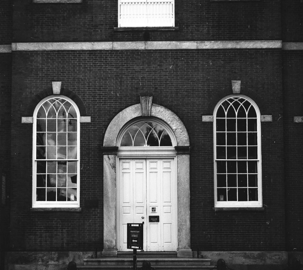 I&rsquo;m still getting used to how common Federal style and Neoclassical architecture is here!

📷 Mamiya C220, 135mm 4.5
🎞 Kentmere Pan 100