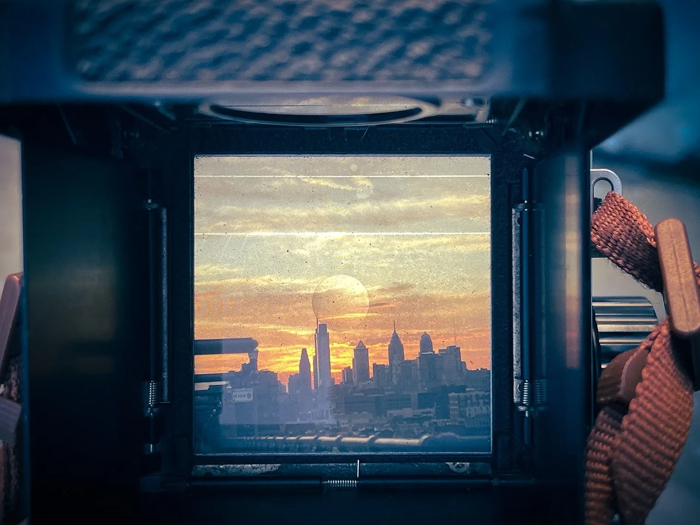 TLR cameras can be tricky to use. Because of how the viewfinder works, the image is reversed and moving from left to right is difficult to make sense of at first. A lot of people hate working that way and will instead prefer a traditional SLR or rang