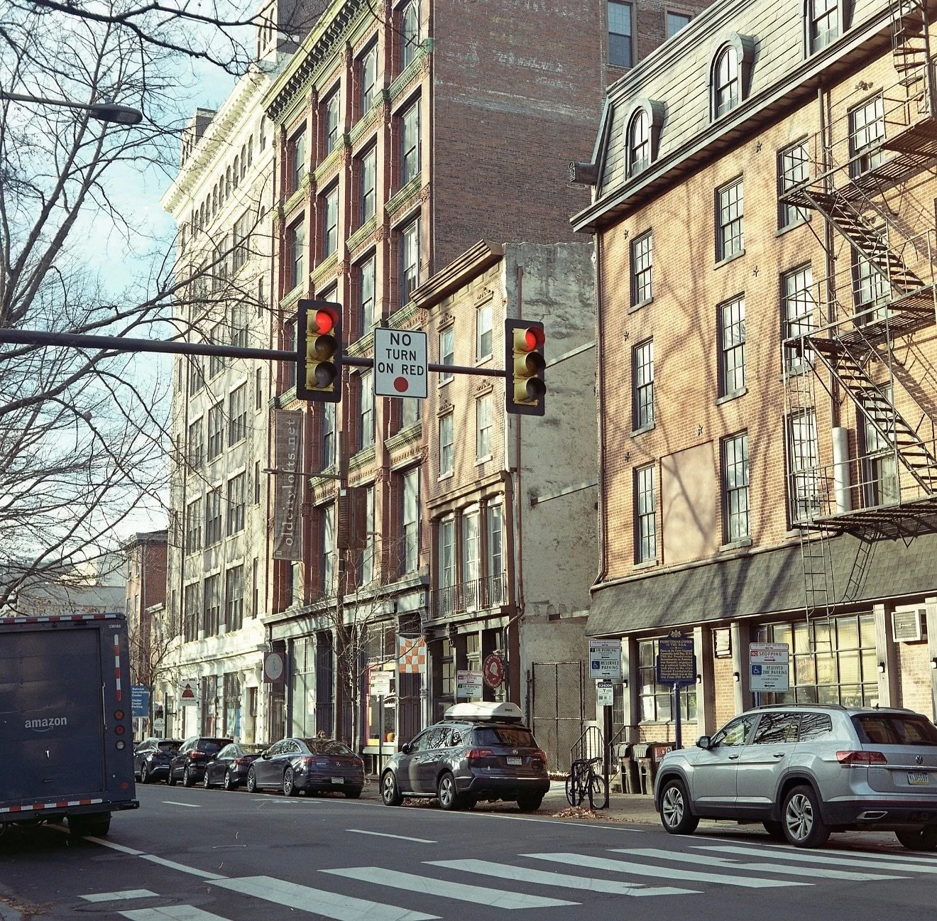 I&rsquo;m getting the hang of this northern winter light

📷 Mamiya C220, 80mm 2.8
🎞 Kodak Gold 200