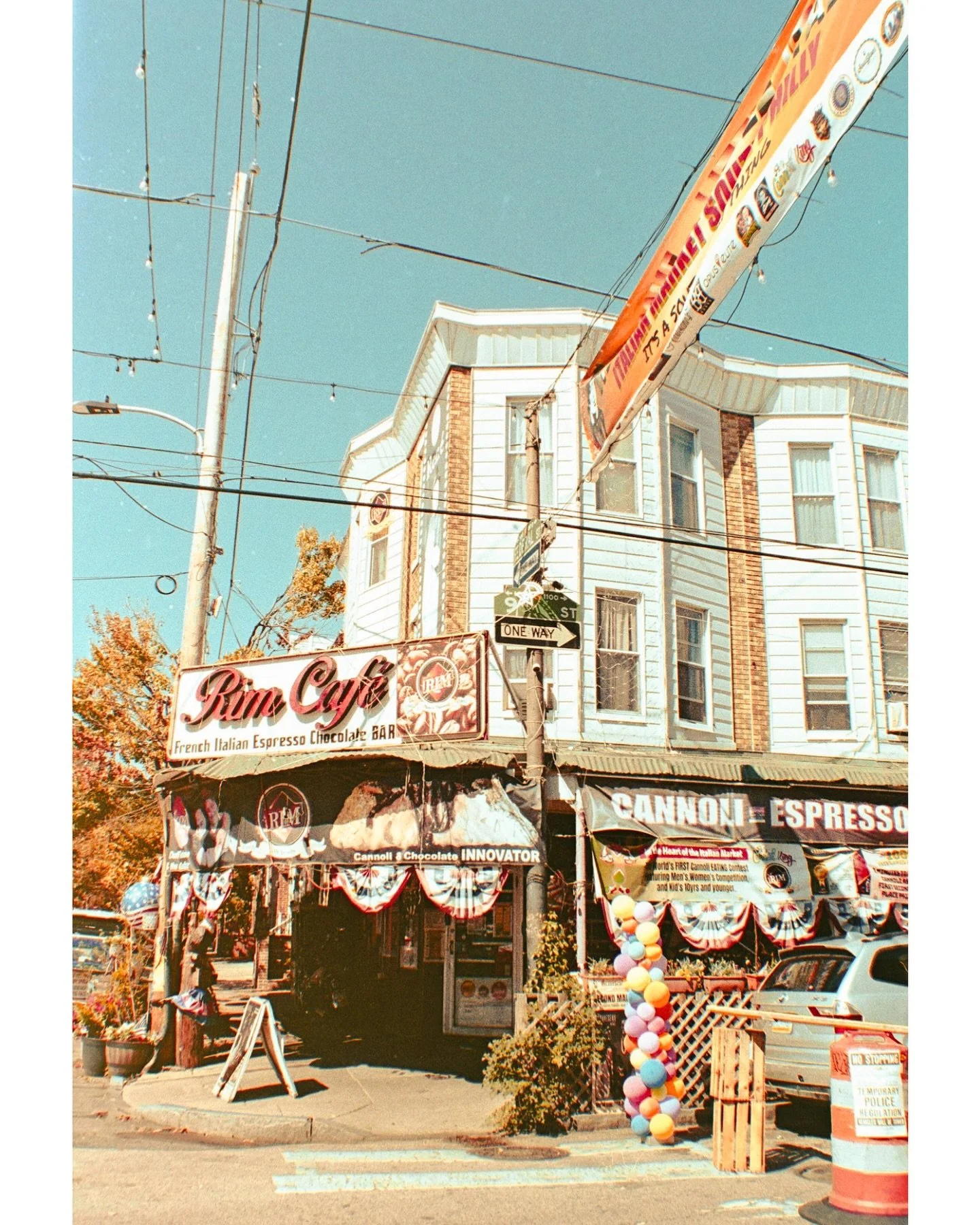 South Philly has that rare distinction of being interesting architecturally as well as culturally. 

📷 Canon Eos Elan, Fujinon EBC 28mm 3.5
🎞 Kodak Colorplus 200