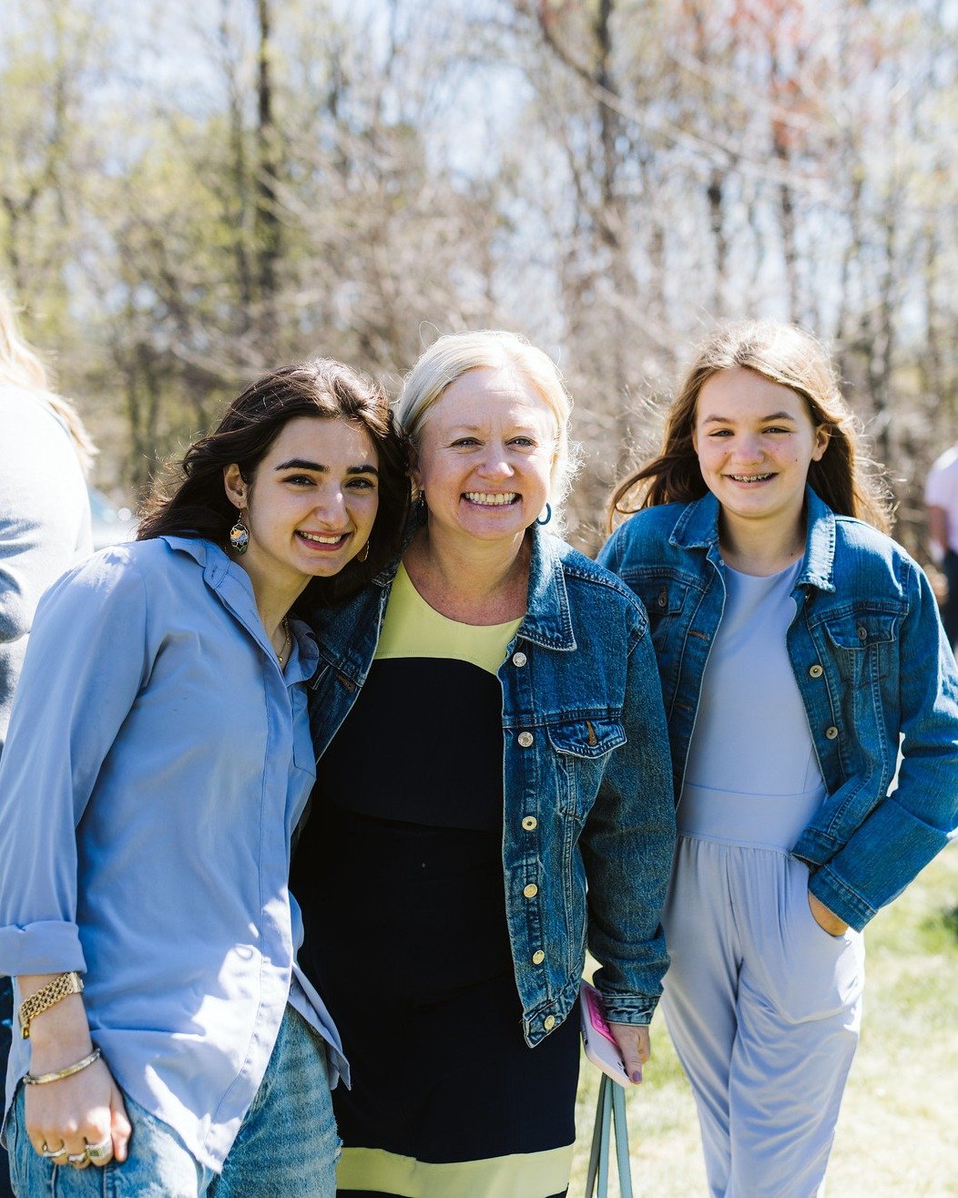 You belong here. 💛

Whether you're full of faith or full of questions &mdash; there&rsquo;s a place for you at Anthem.

We believe in showing up for each other, walking through life together, and discovering more of who God is and who we&rsquo;re me
