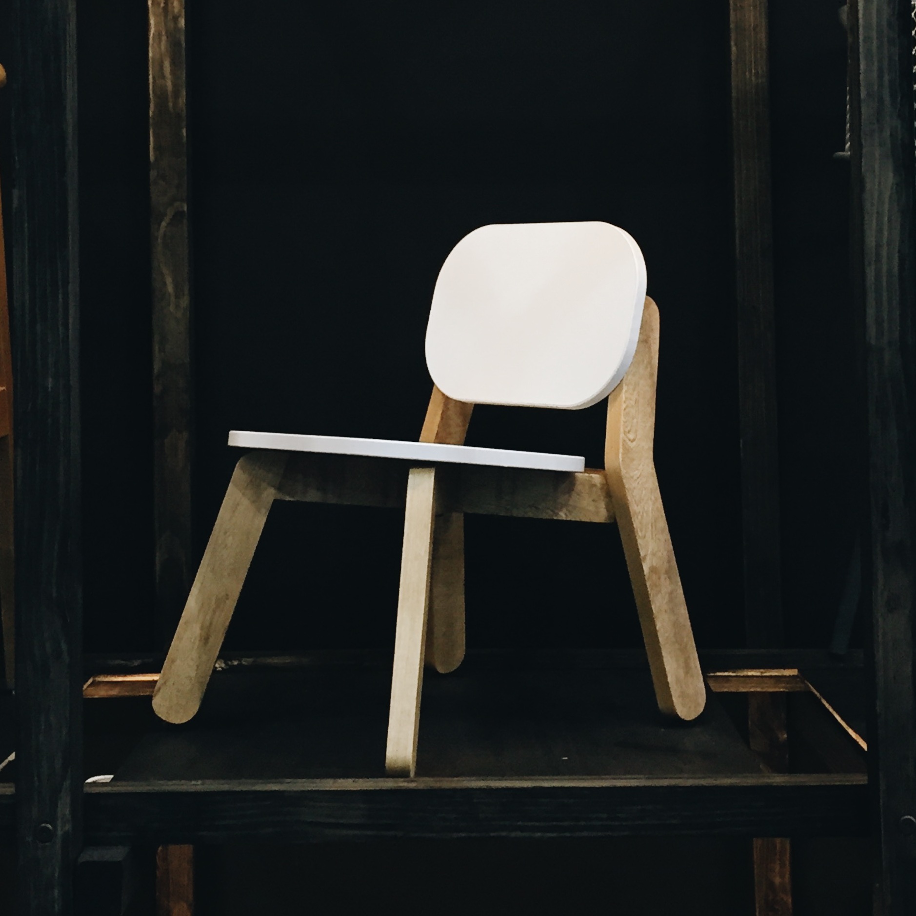 Diseño de silla por STUL FURNITURE.