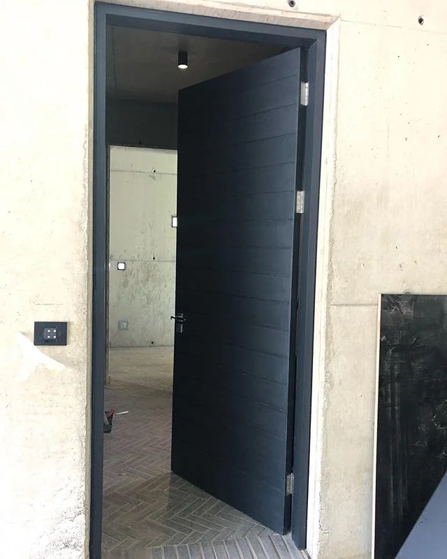 Really happy with how these horizontally slatted meranti doors turned out, single hinged, cavity sliding and barn sliding doors #timberdoors #customjoinery #barnslider #cavitydoor #architecture #interiordesign