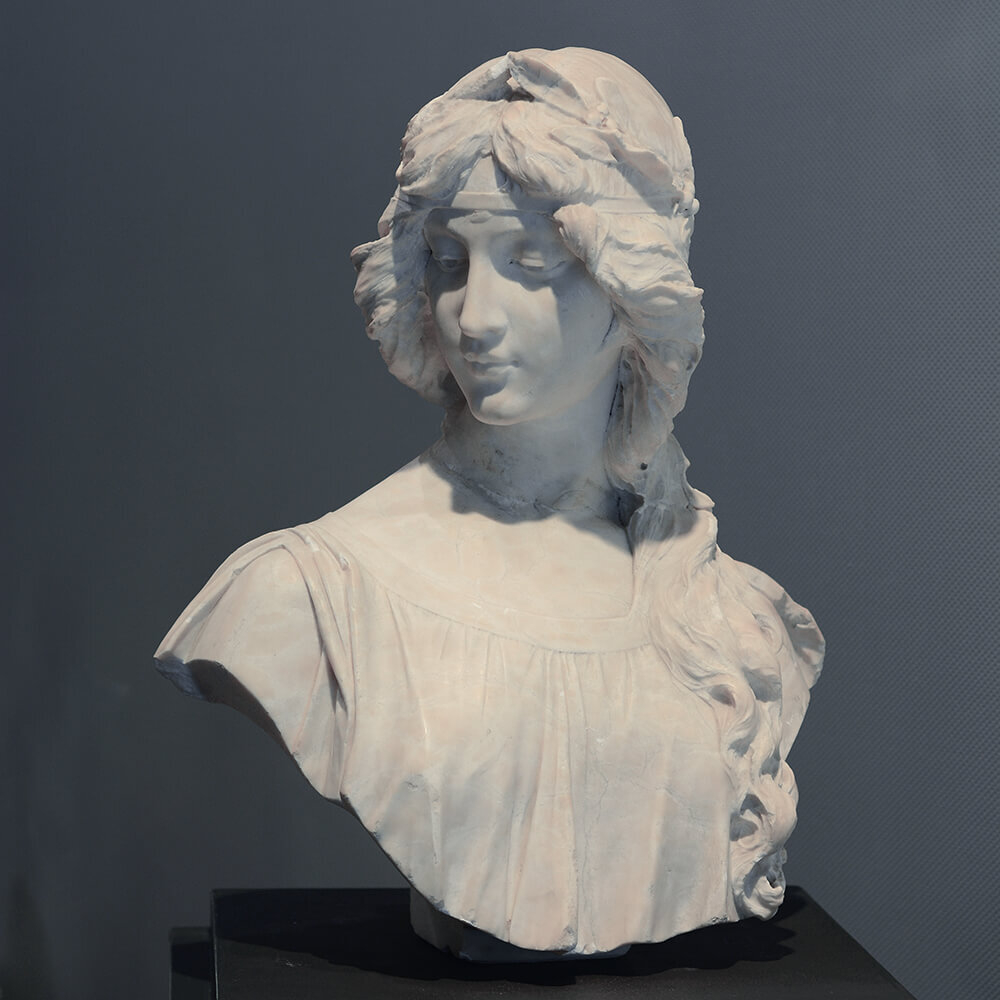 Antique alabaster bust
