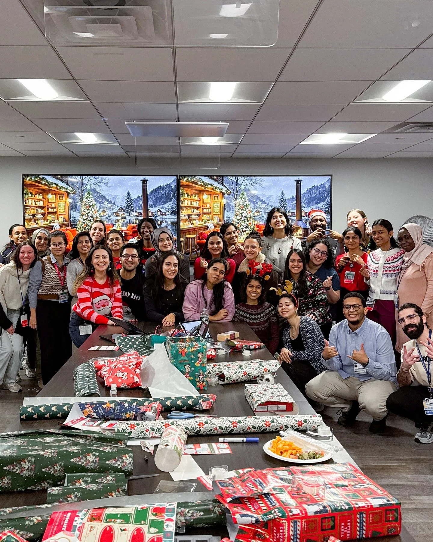 Our amazing residents enjoying the holiday festivities this week! 🎄☃️🎁