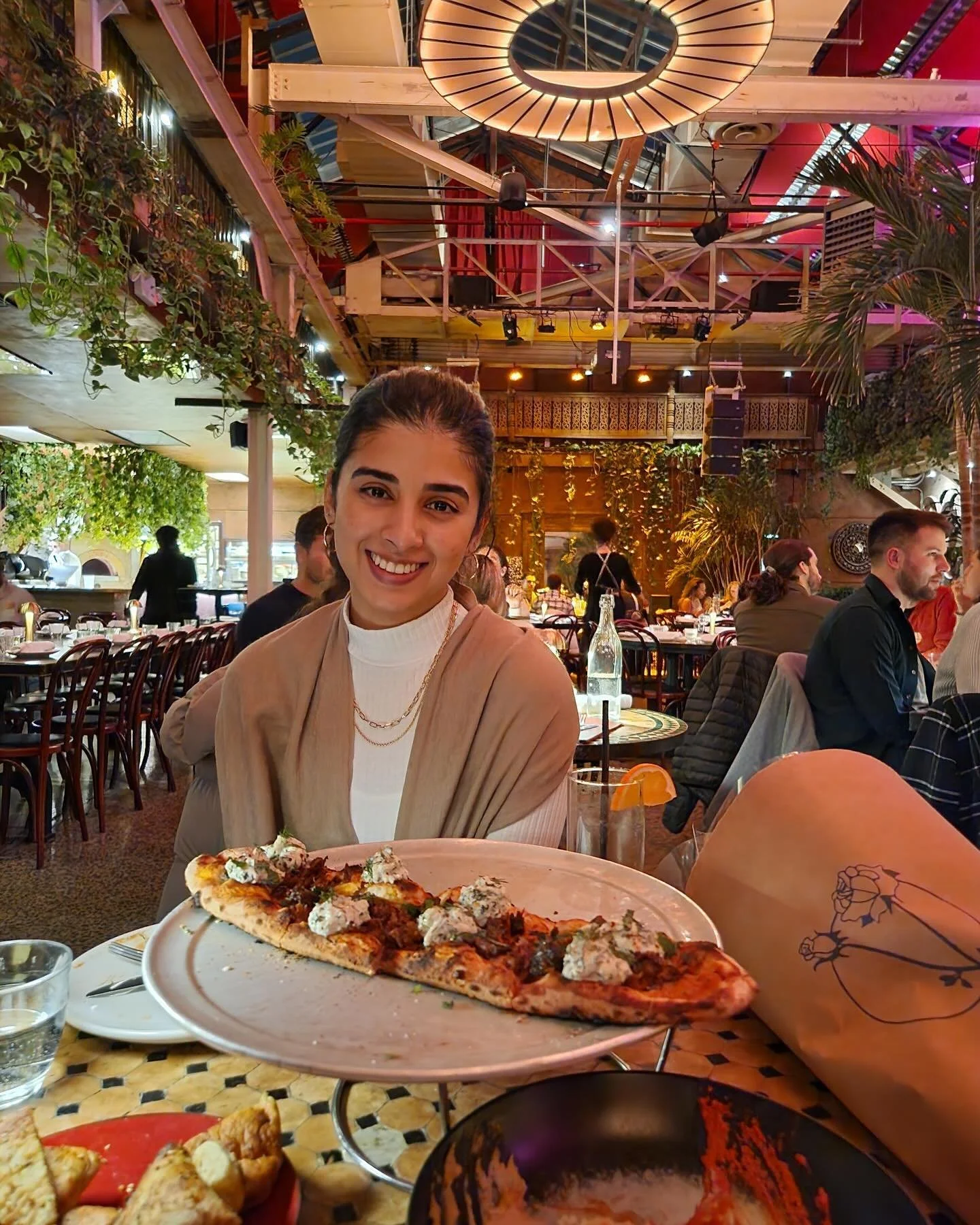 Happy Friday! Today&rsquo;s resident spotlight shines on Mairah Farrukh (PGY3)! ✨

📚 Medical school: Ziauddin University
🎯 Future career goals: Primary care
💬 Favorite thing about our program: The diversity
🌱 Fun fact: I&rsquo;ve got a very stron