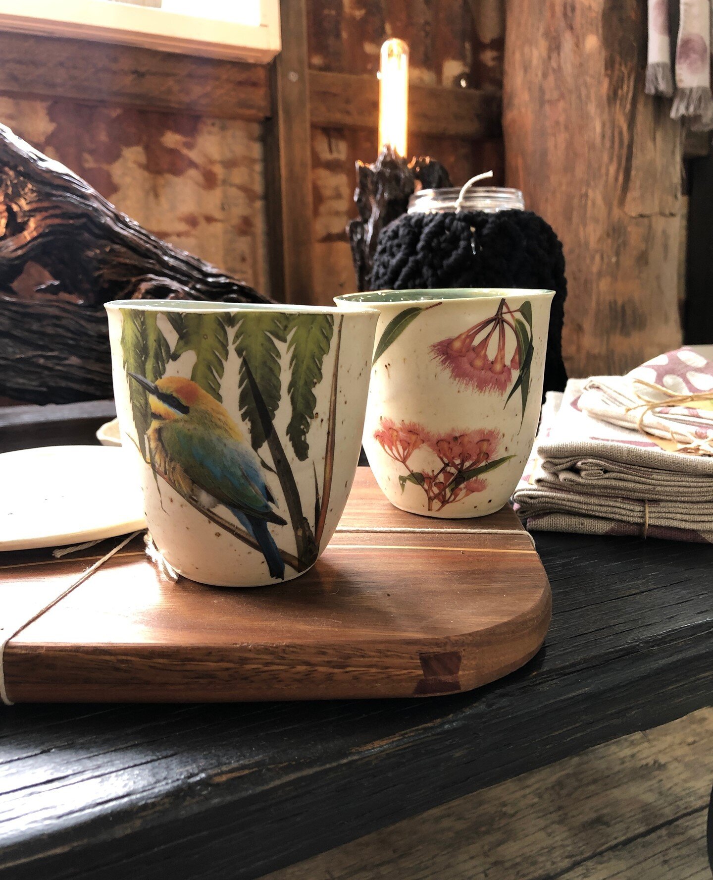 #kingfisher and #blossomgums 2 of our designs for cups. Don't they look great amongst the all these other pieces at @roadsidegallerywollombi?⁠
.⁠
.⁠
#coffecups #keepcups #ceramiccups #takeaway ⁠
#wollombi #localartists #collaboration