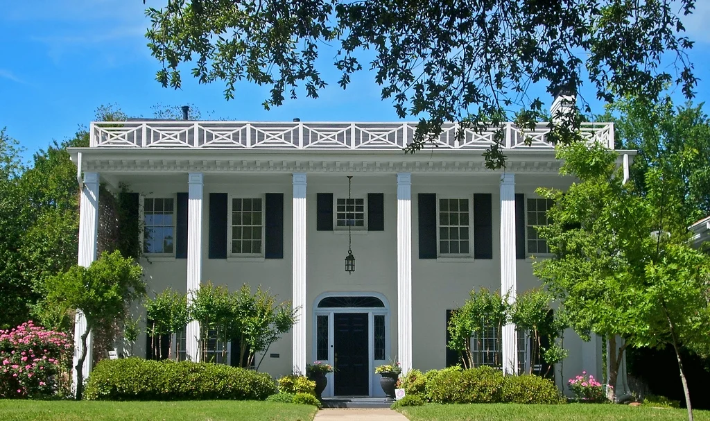 colonial house.jpg