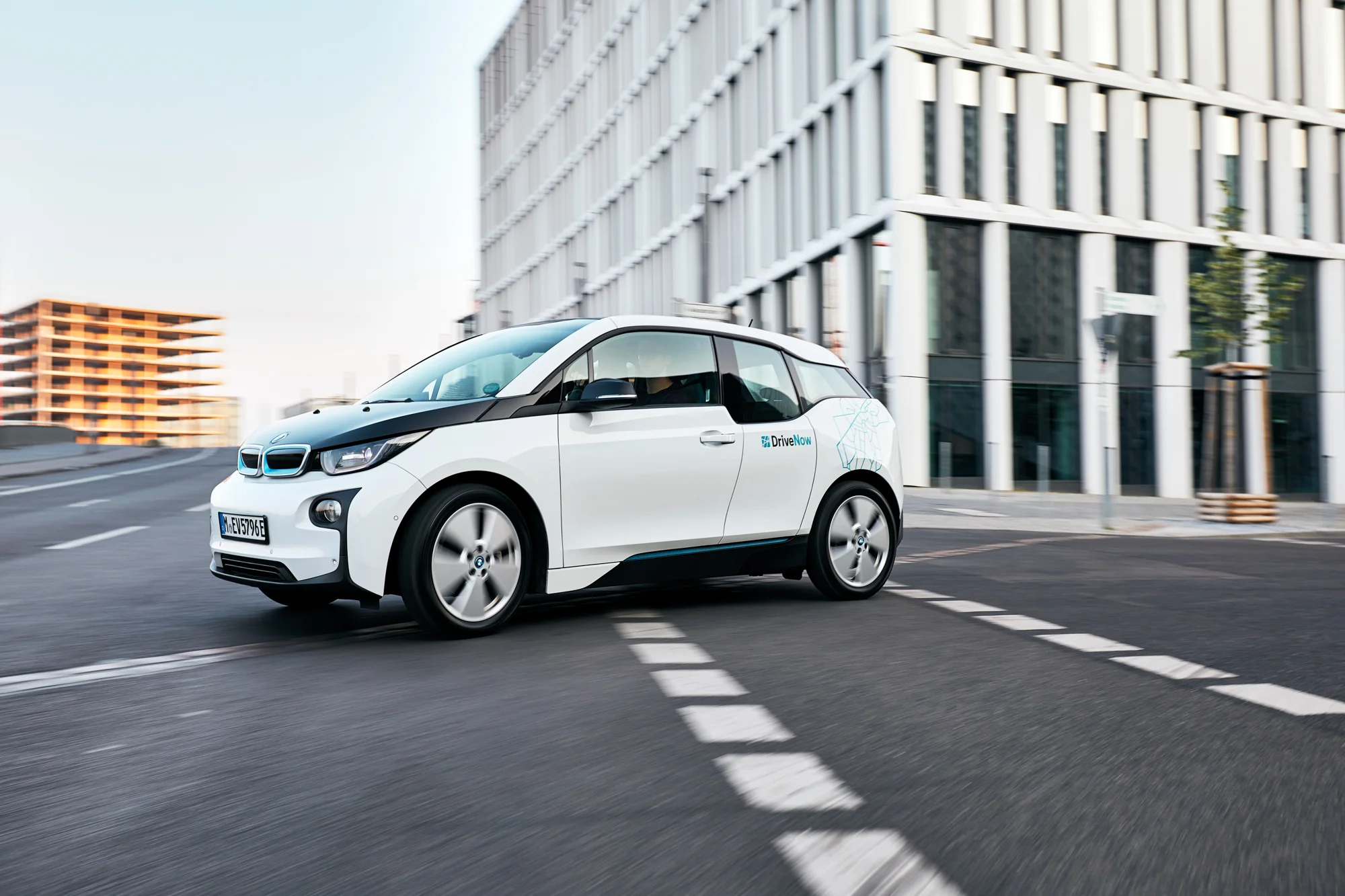 DriveNow_Lifestyle_BMW_i3_Driving.jpg