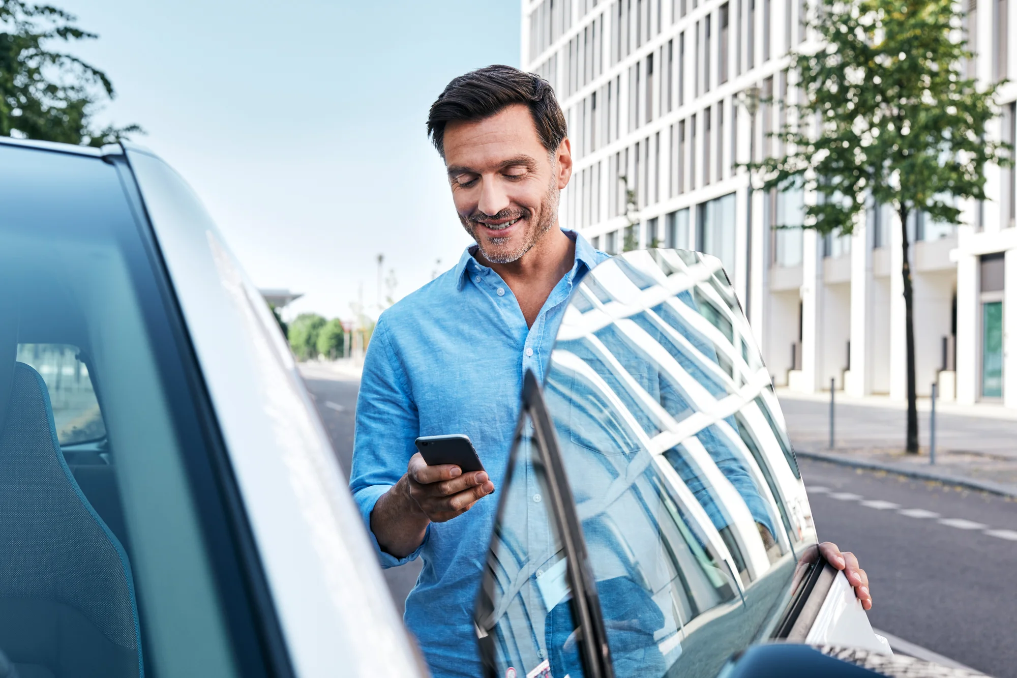 DriveNow_Lifestyle_BMW_i3_Parking_04.jpg