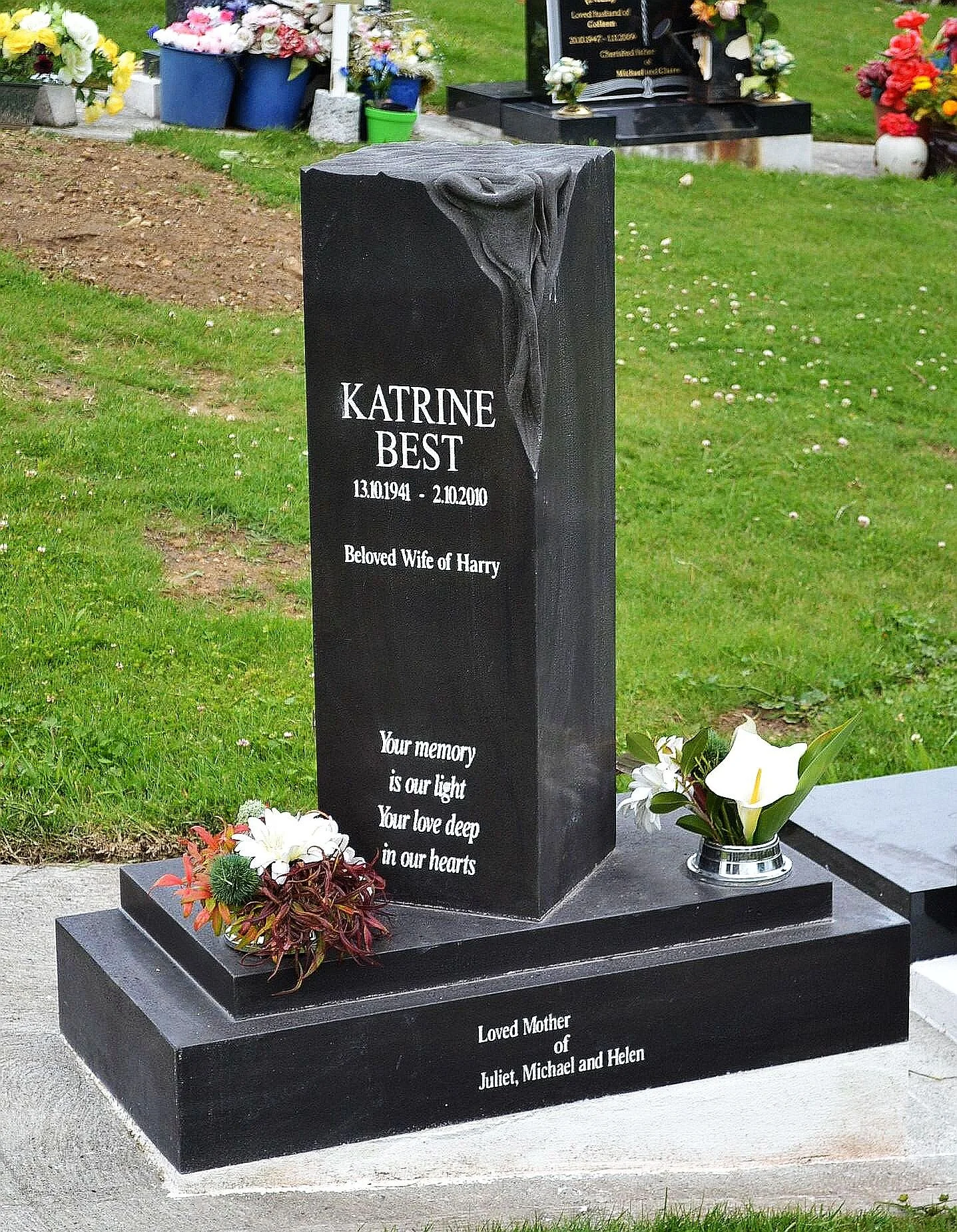 New Zealand Made Designed Headstones — NZ Headstones and Plaques