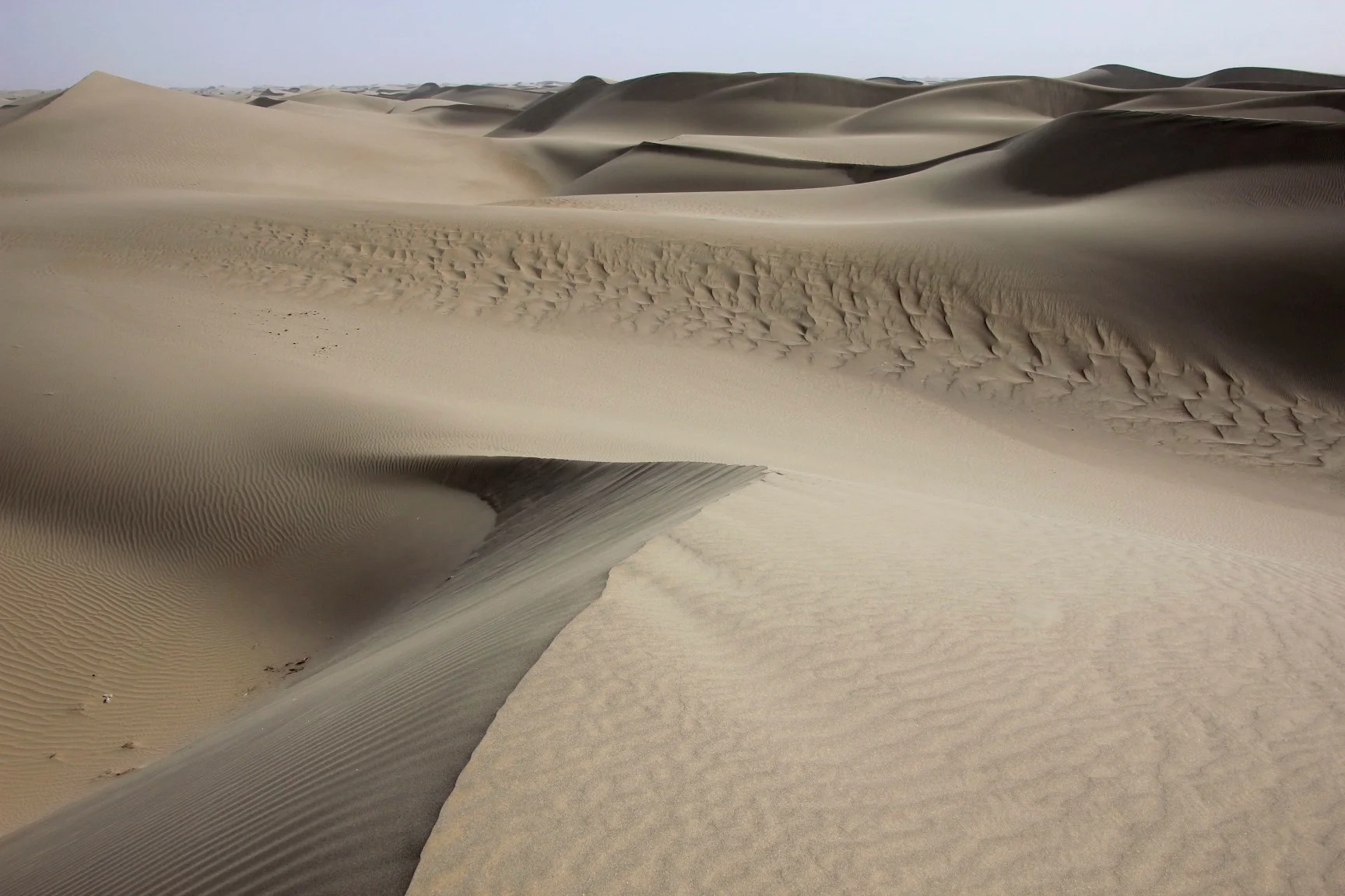 The Taklamakan Desert has very little water, therefore it is hazardous to cross. Merchant caravans on the Silk Road would stop for relief at the thriving oasis towns.