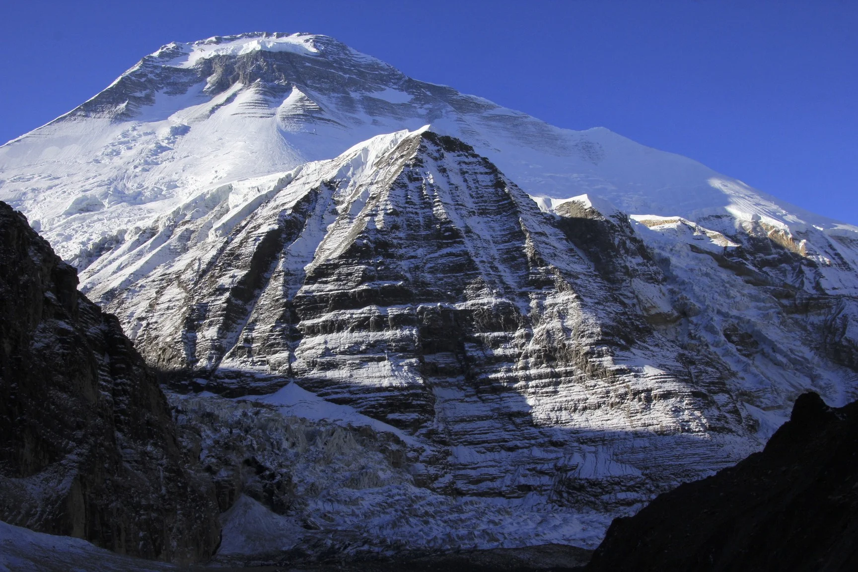The rocky outcrop below Dhaulagiri is called the Eiger. It is quite high but looks small in front of the giant bulk of Dhaulagiri I.