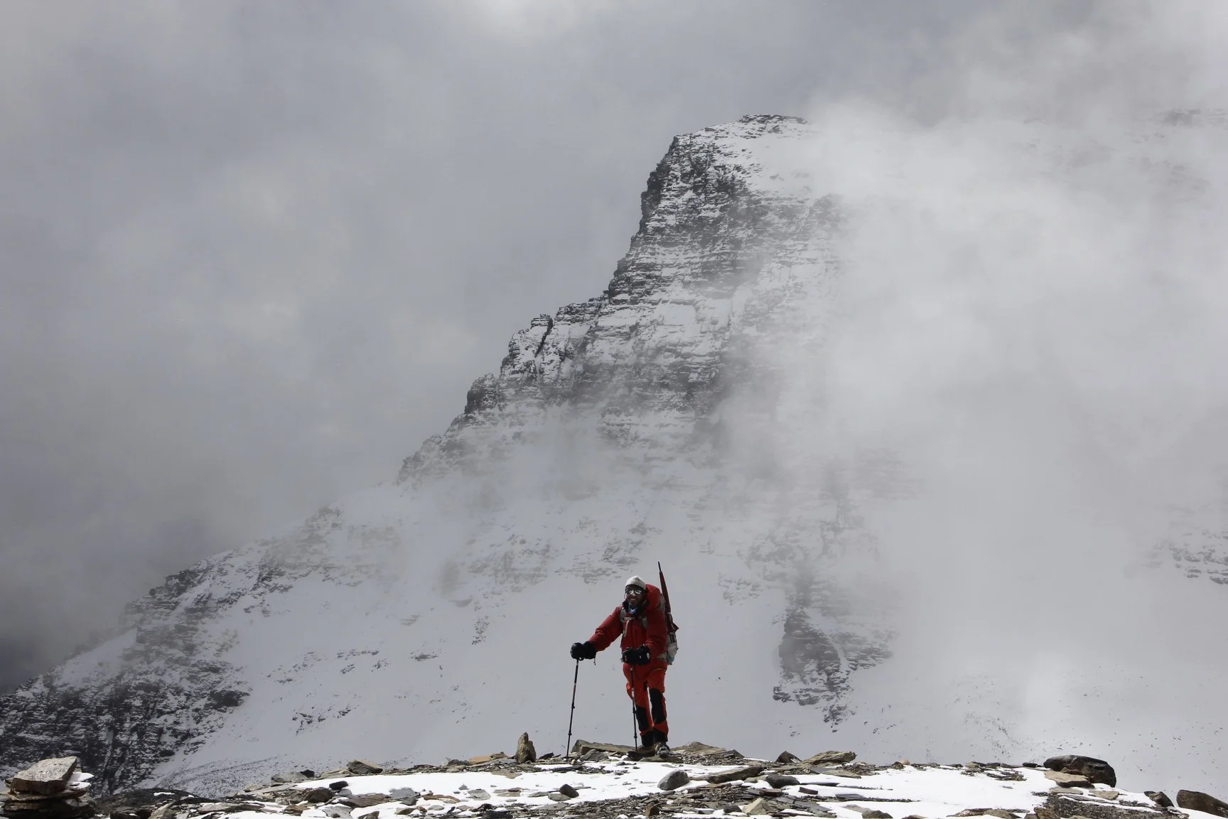 Descending from the Dhampus Pass into the horizontal snow as on the video below.