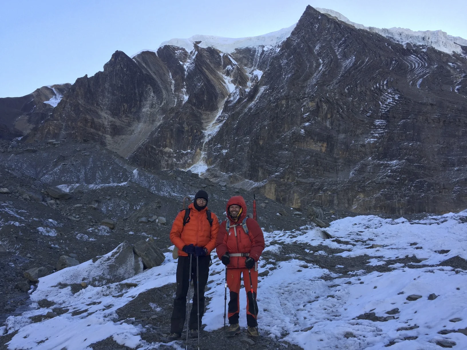 Cold morning en route to the French Pass. The Tukche Peak is behind us.