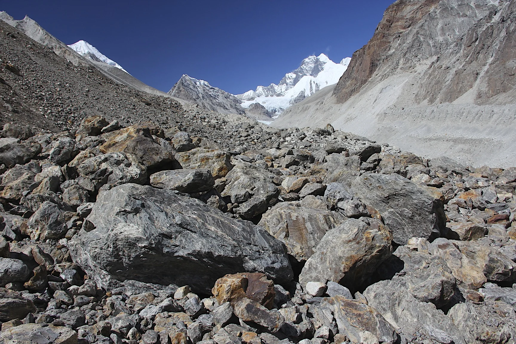 The Barun Glacier, at the head of the glacier is Lhotse Shar and the Lhotse/Everest massif. The top of Baruntse is visible on the left.