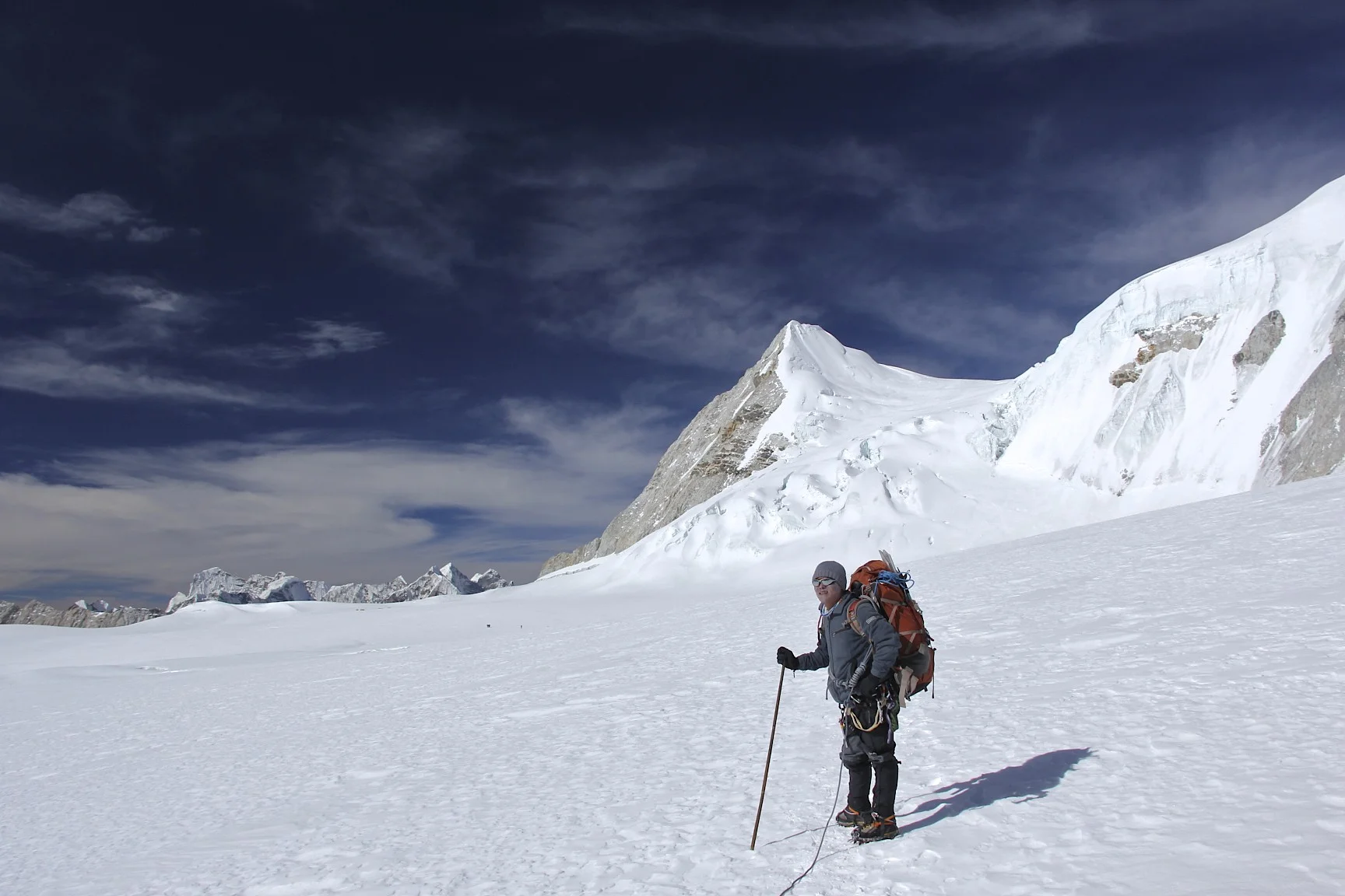 On the ice plateau between Sherpani Col and West Col