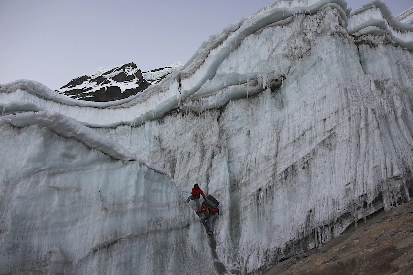 Ascending to Amphu Labtsa pass