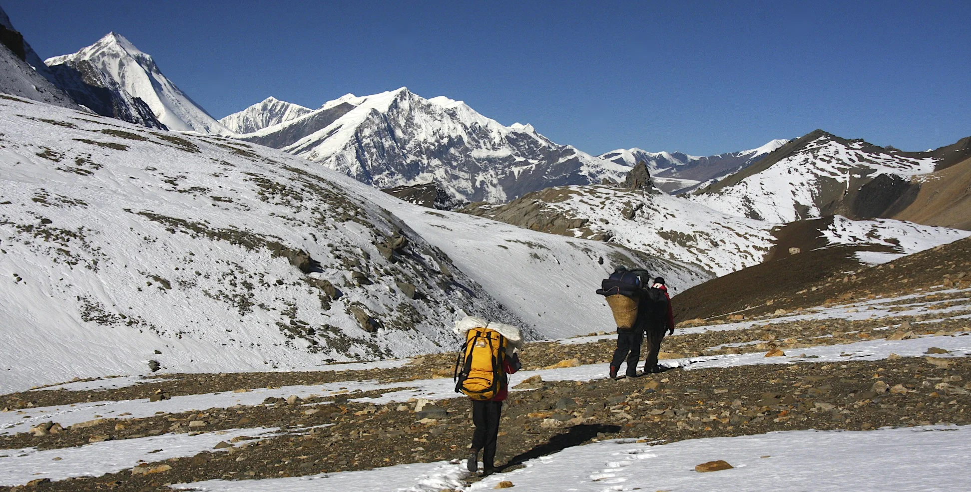 Long traverse to the Mesocanto Pass