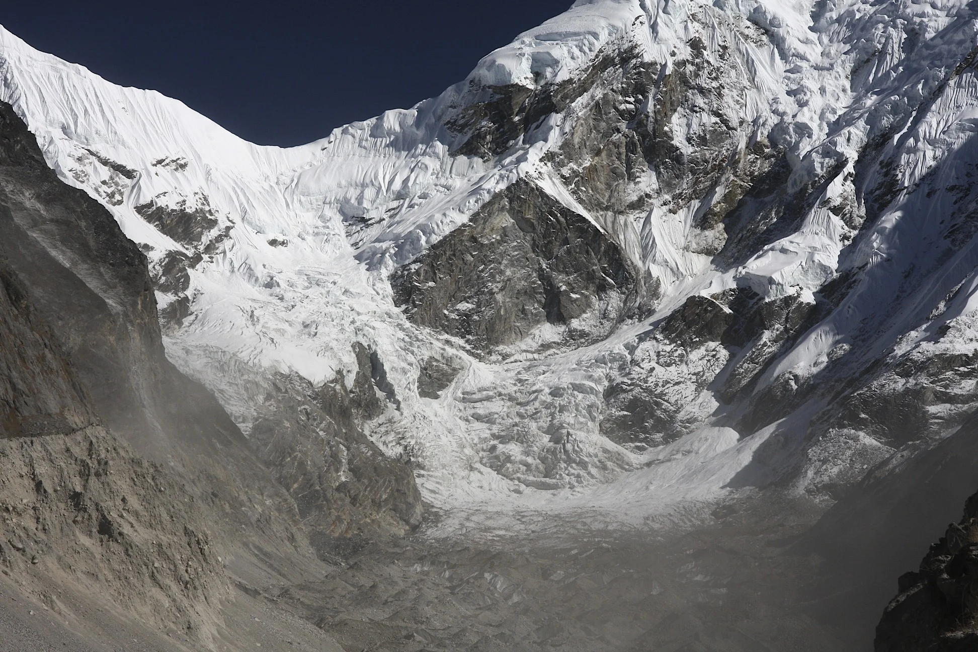 The head of the Rowaling Glacier