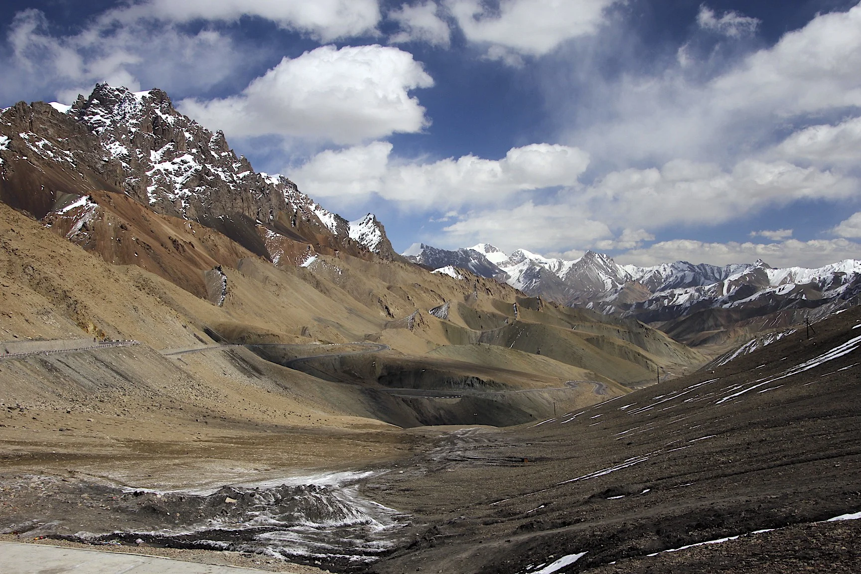 Kunlun Mountains and the "Kashgar - Tibet" Highway