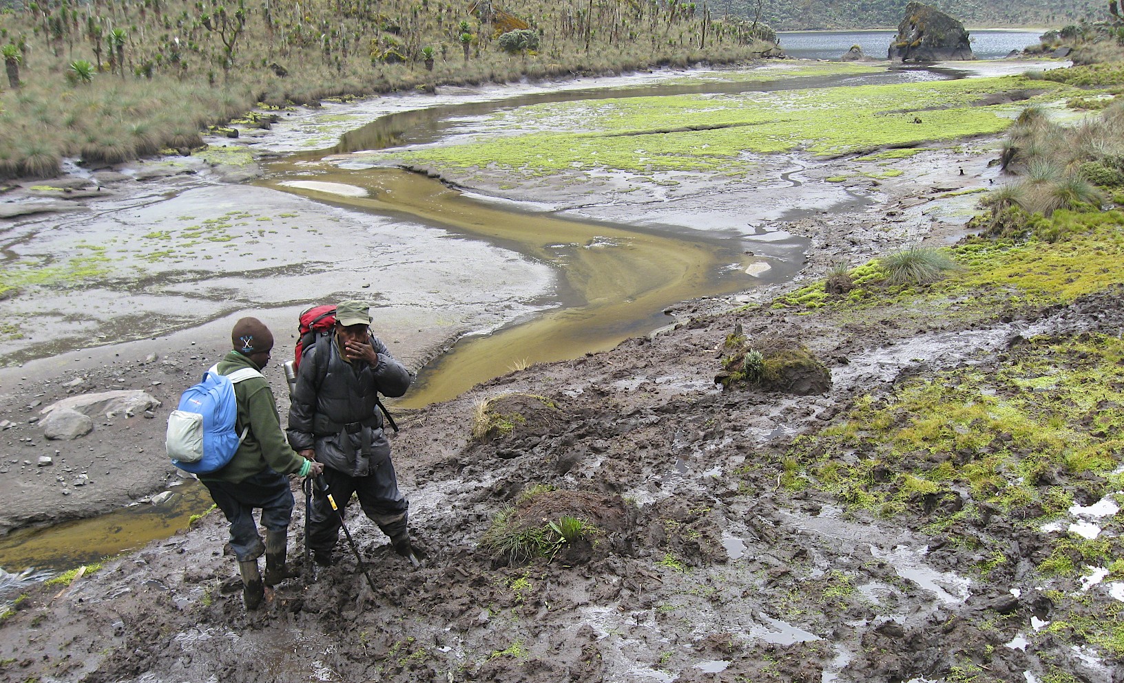Approaching Lake Bujuku