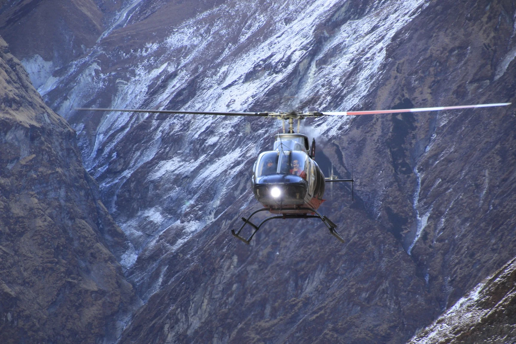Our ride! The helicopter brings people from Pokhara for a short stay at the ABC. We managed to get a ride around the glaciers and then down to Pokhara for a very good price (it was impossible to say no :-)).