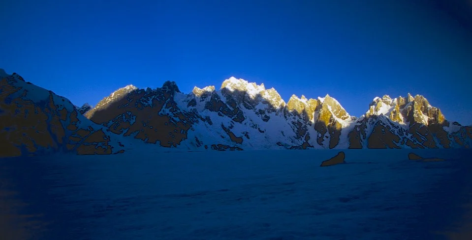 The morning of Day 4, we had a cold but clear morning on the Biafo Glacier. We were now at 4,385m. The sunrise was quite spectacular illuminating the peaks lining the Biafo Glacier. We decided to take a rest day to allow our guide to recover from his stomach ailment.