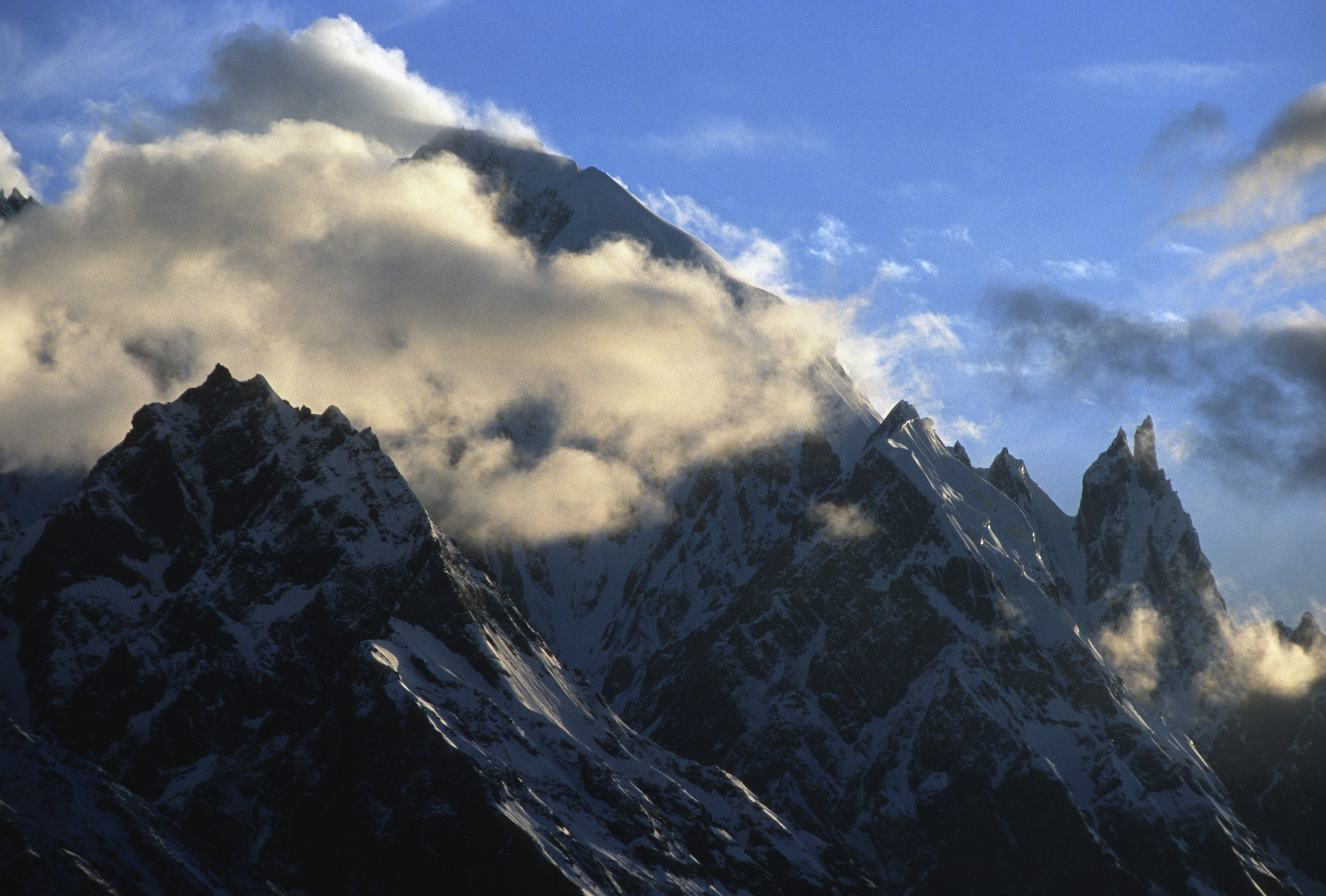 The view across the Hispar Glacier from Dachigan.
