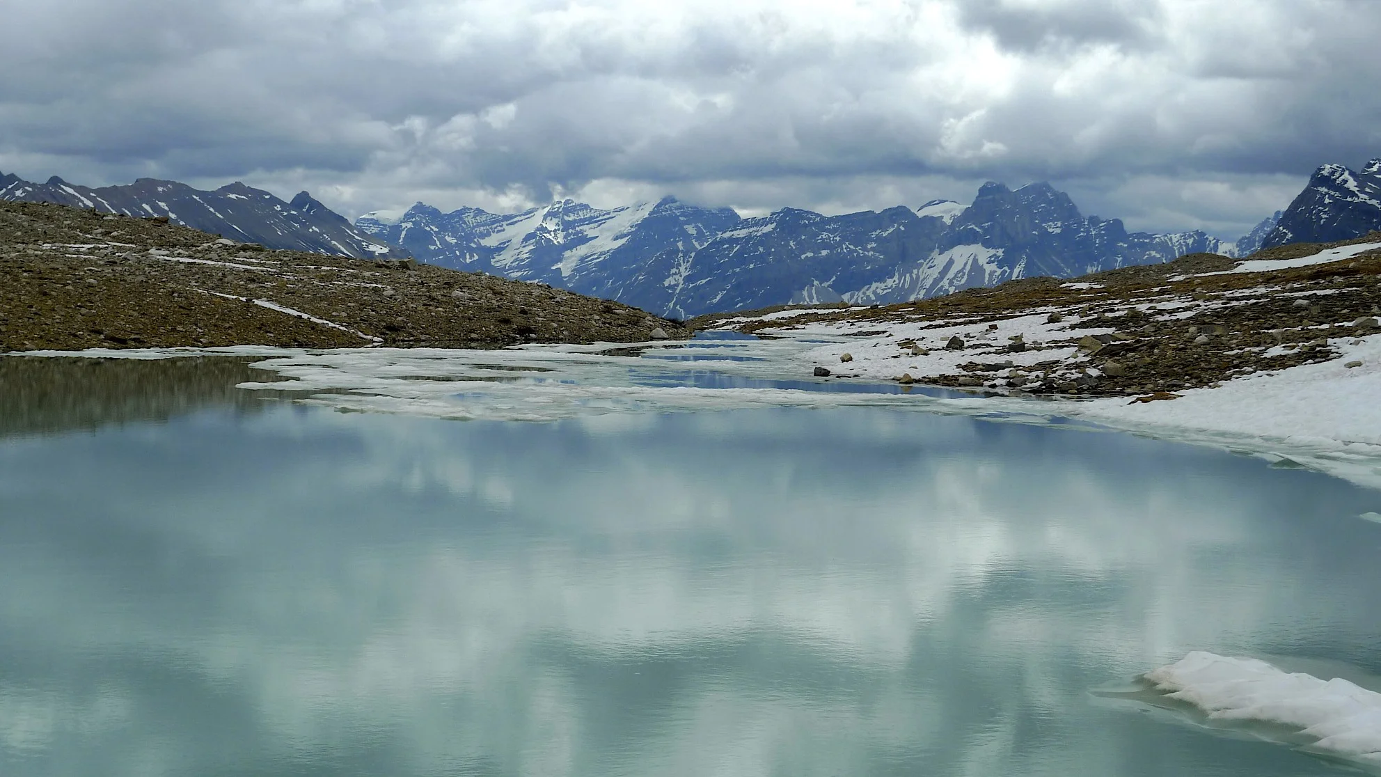 Lake Louise group from the Iceline trail