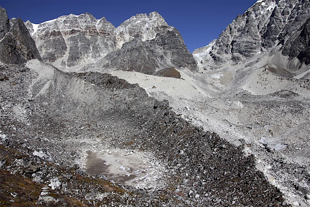 Half way up the glacier. The Tilman Pass, now clearly visible, is still a few hours away.