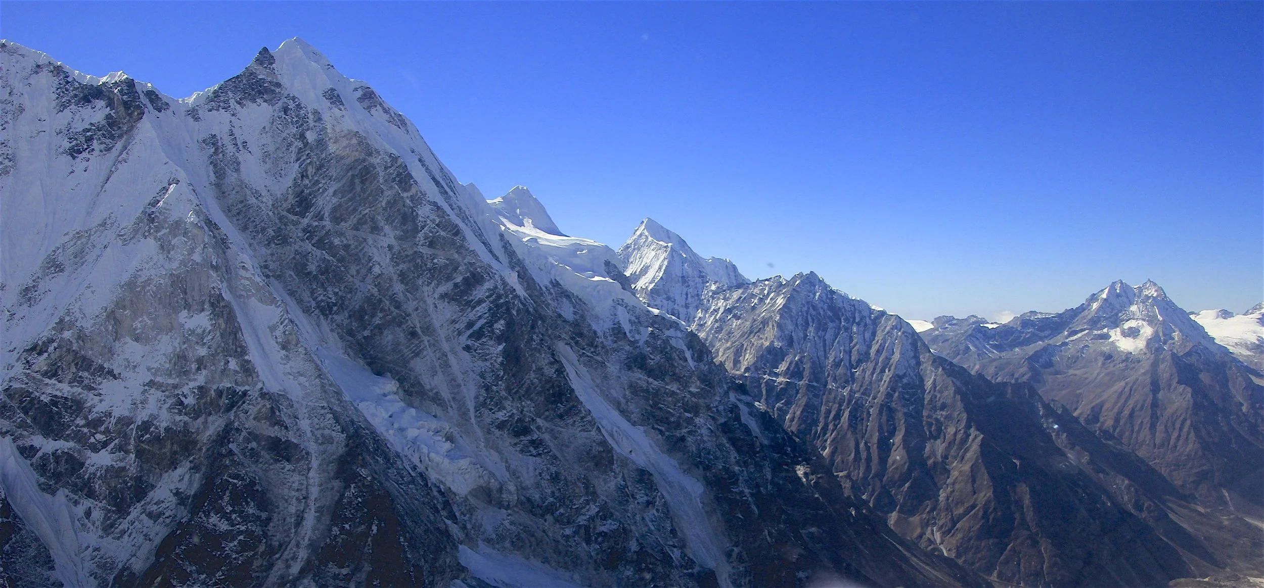 Mt. Lanshisa Ri (left) and Naya Kanga (right)