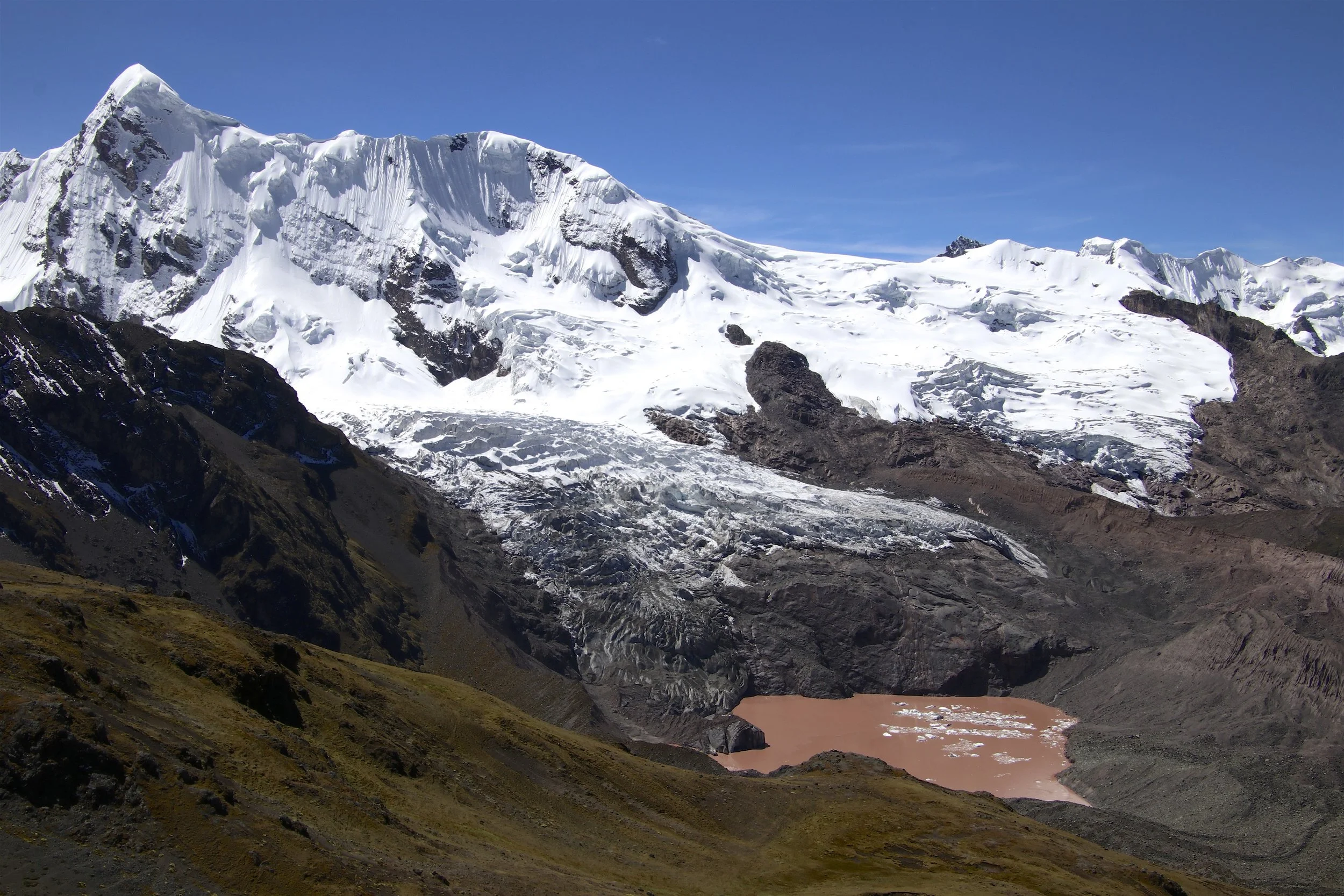 From Palomani Pass we could see this unusual red lake with icebergs. It was very beautiful! The mountain above the lake is Nevado Santa Catalina.